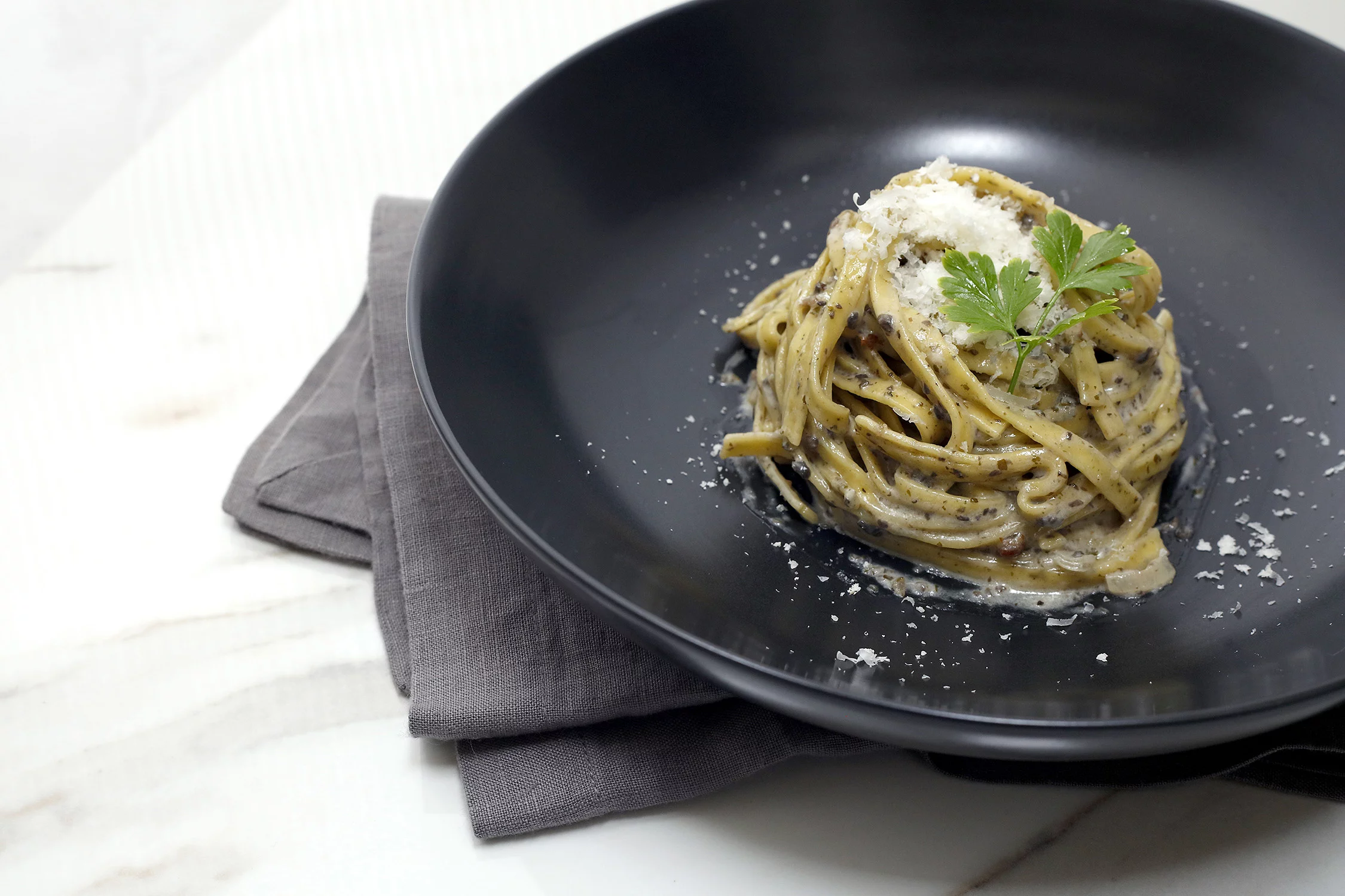 TRUFFLES USA Black Truffle Sauce 2.82 oz Jar Product of Italy