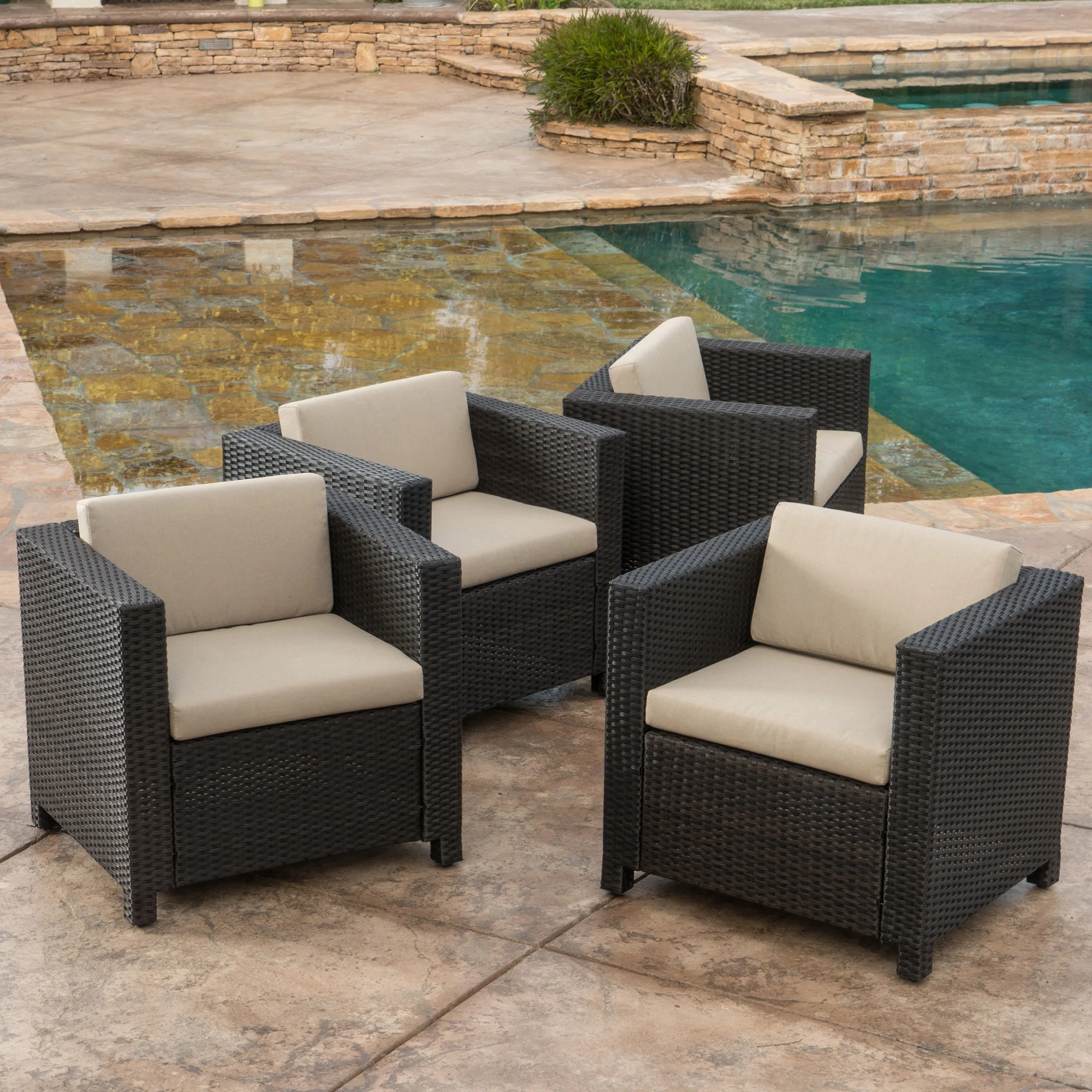 Modern Design,The Frame of The Sturdy and Durable Iron Chair Provides Durability and Robustness,Detachable Cushion,Has An Easy-to-use Zipper, Making It Easy To Clean and Replace,Puerta Club Chair Mp4