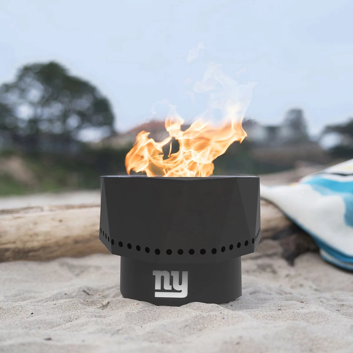 Blue Sky NFL New York Giants Ridge Portable Steel Smokeless Fire Pit, Bag & Spark Screen Kit