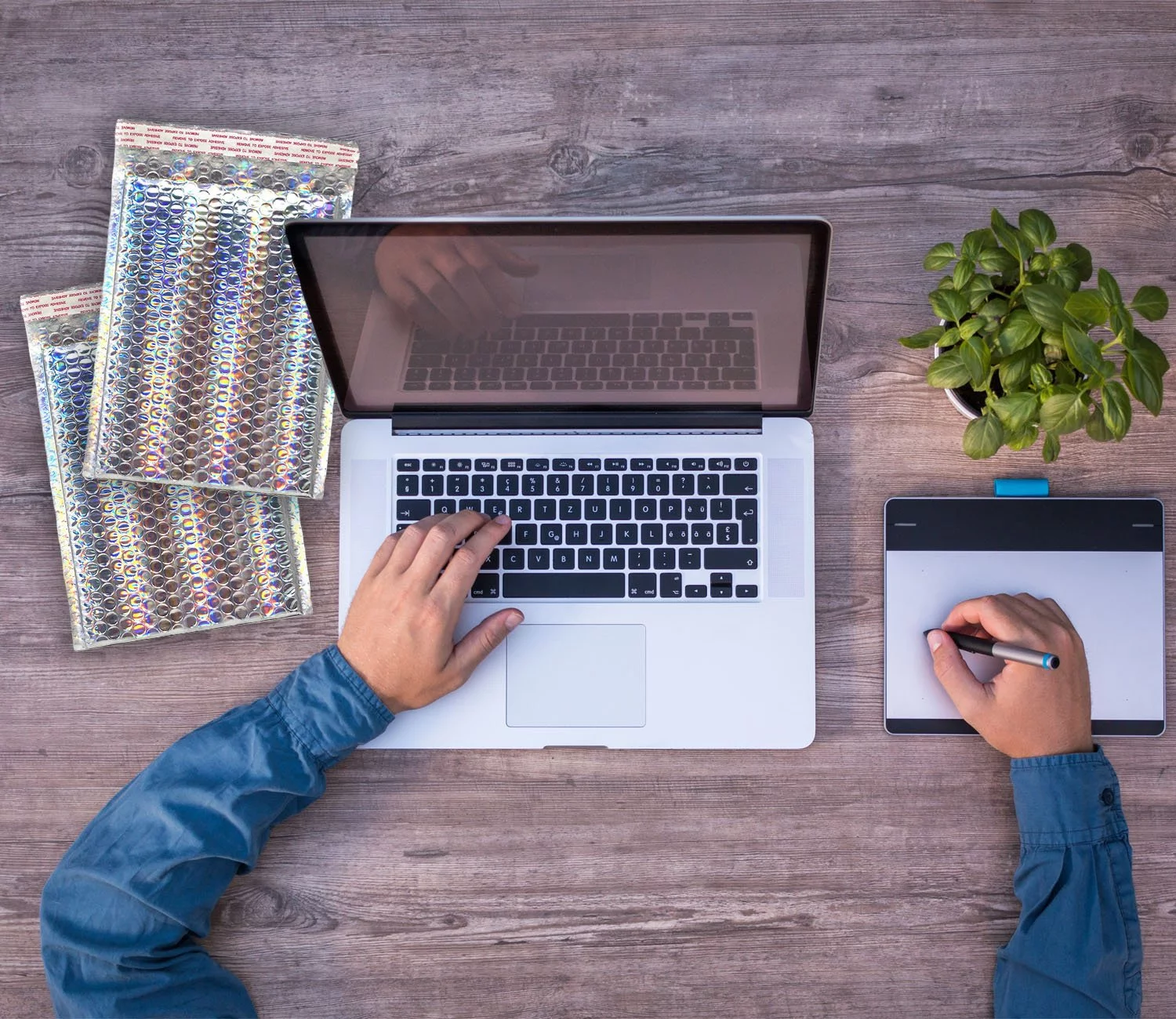 Holographic Metallic Bubble Mailers Padded Shipping Quality Sturdy Strong Mailing Envelopes, Weather Resistant