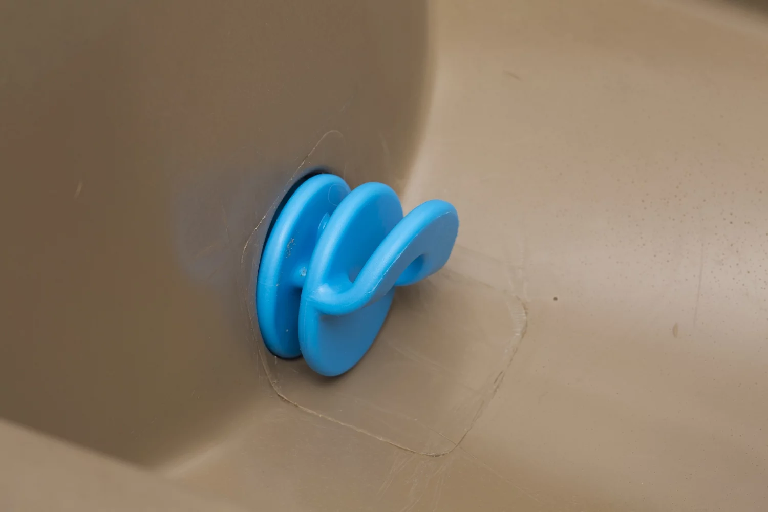 Dakota 283 Dash 5.0 Dog Bowl Watering System - Coyote Granite