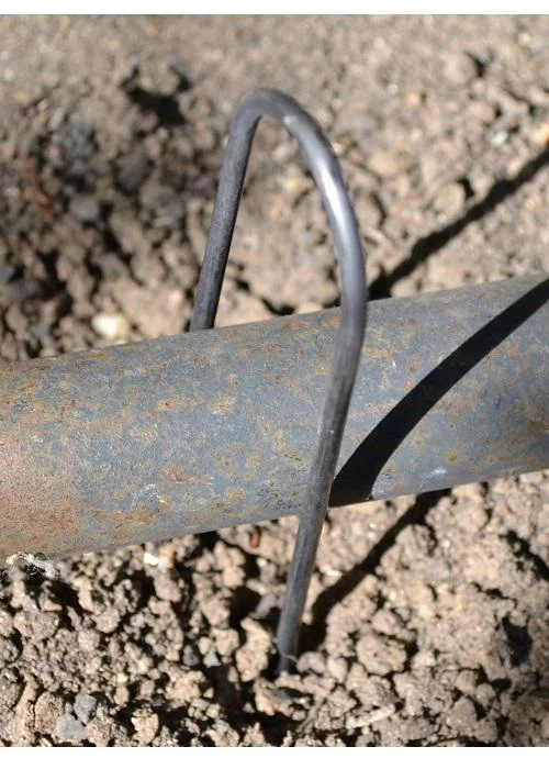 Sandbaggy 12-inch 8-gauge Round Top Landscape Staples~SOD Staples Garden Stakes Weed Barrier Pins (100 Staples)