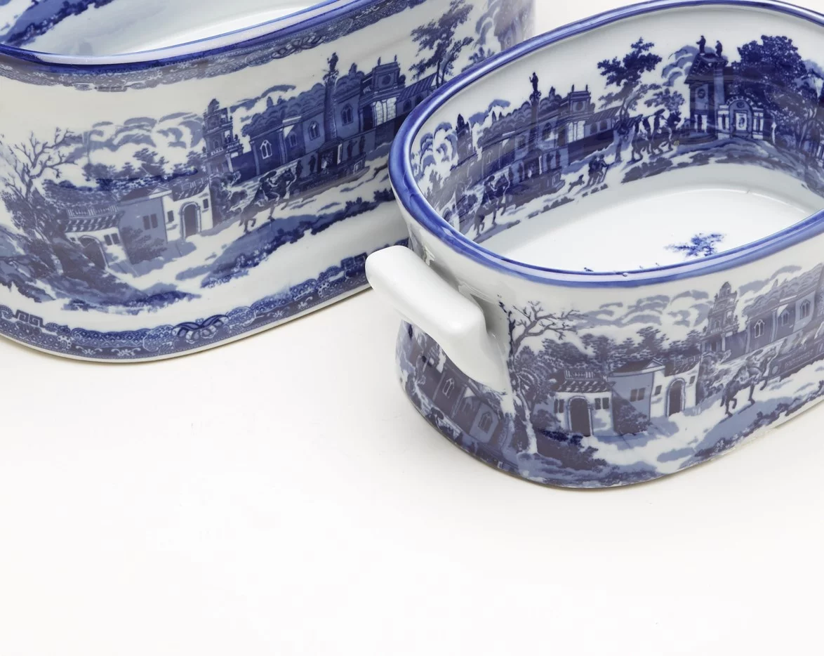 Zeckos AA Importing 59840 Blue And White Planter - Set of 2