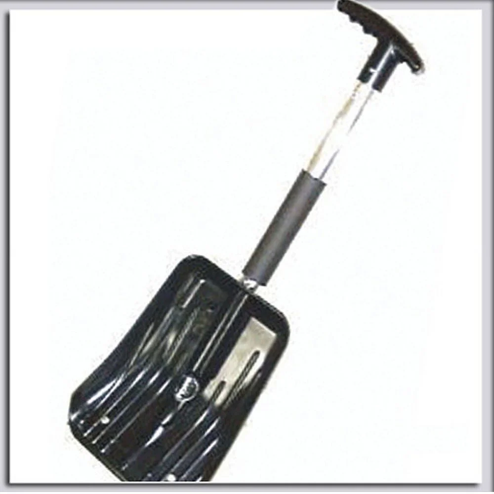 SNOW SHOVEL WITH DETACHABLE SAW