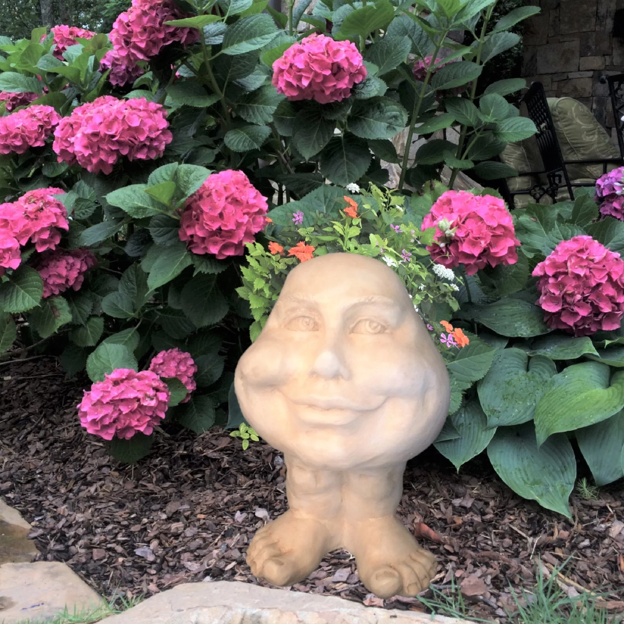 Homestyles Antique White Daisy the Muggly Face Humorous Statue Planter Pot