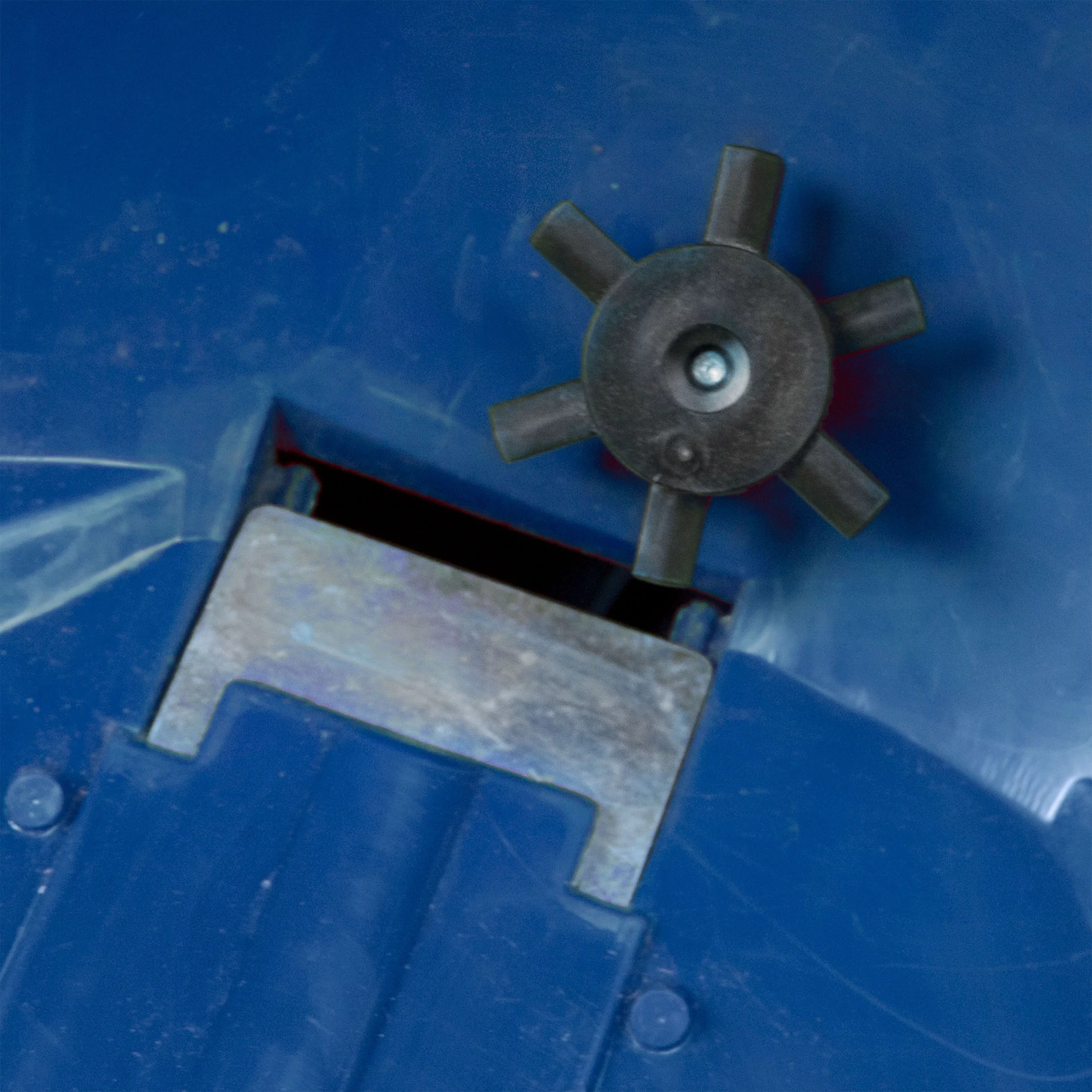 Chapin 81008A, 80-Pound Salt Spreader