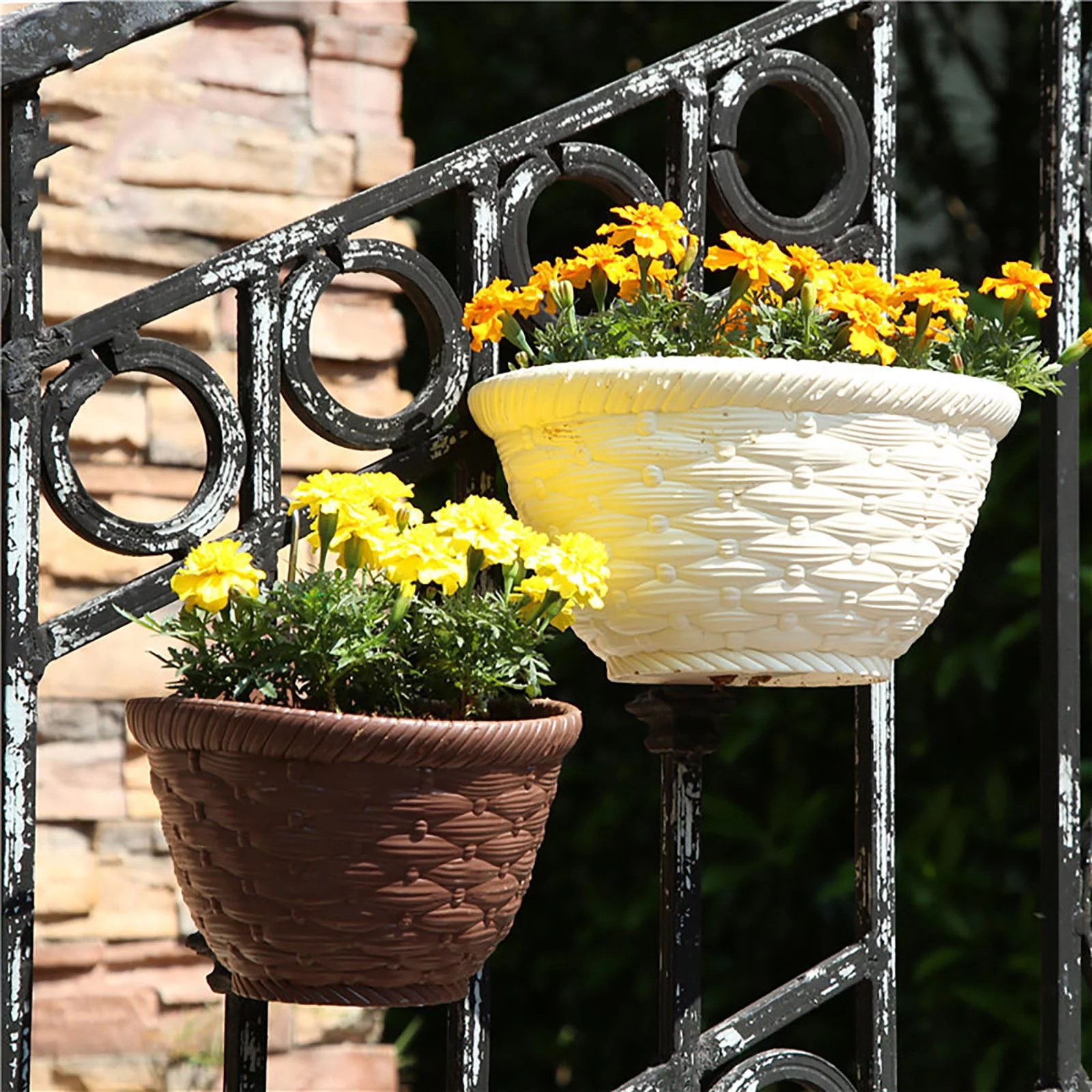 Bnnlsa Plastic Plants Nursery Pot Wall Hanging Flower Pots Plastic Semi Circular Fence Hanging Flower Pots Wall Hanging Pots Automatic Suction Pots Hydroponic