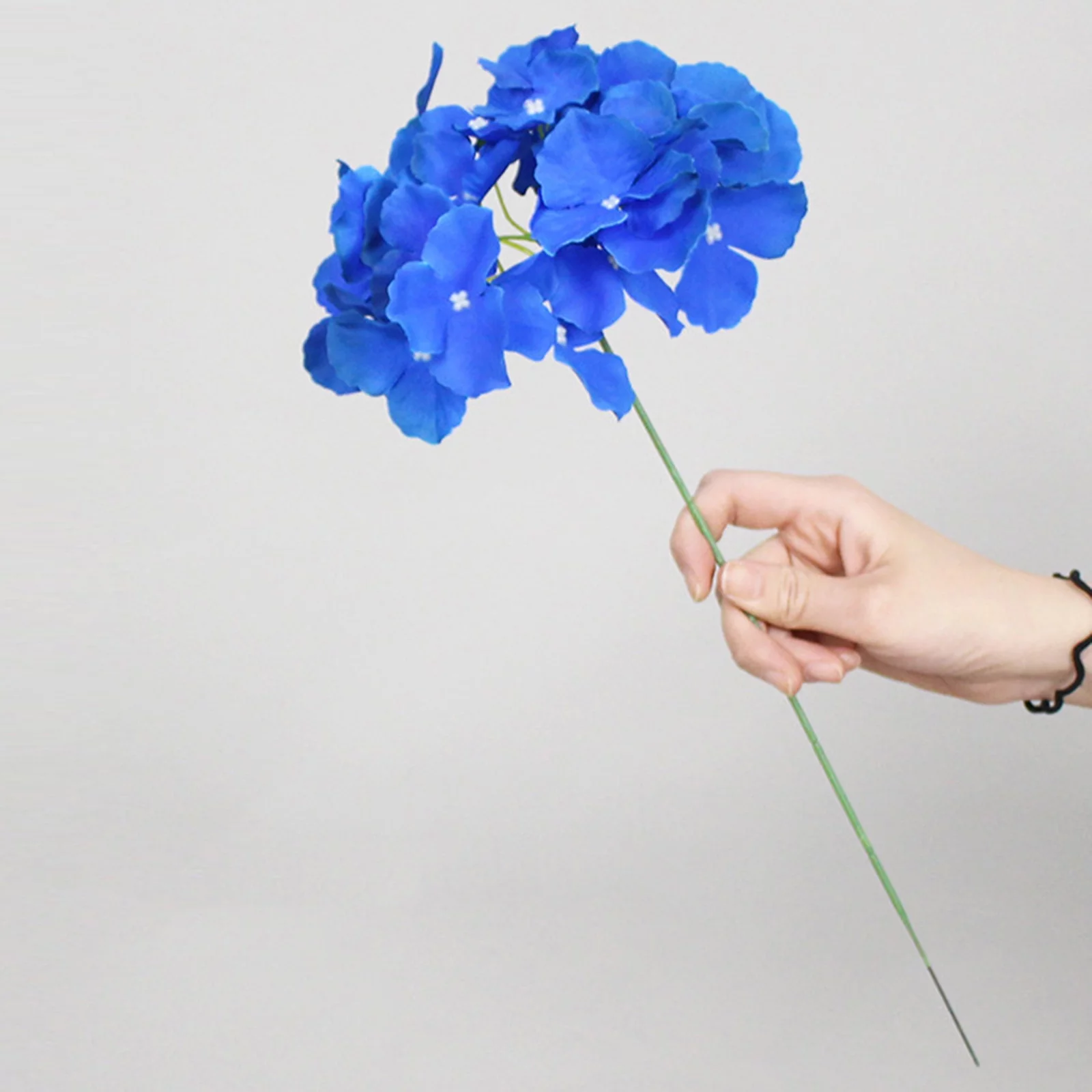 Outdoor Artificial Hydrangea Flowers UV Resistant Fake Plants, Faux Plastic Flower For Indoor Outside Hanging Plants Garden Porch Window Home Wedding Decor