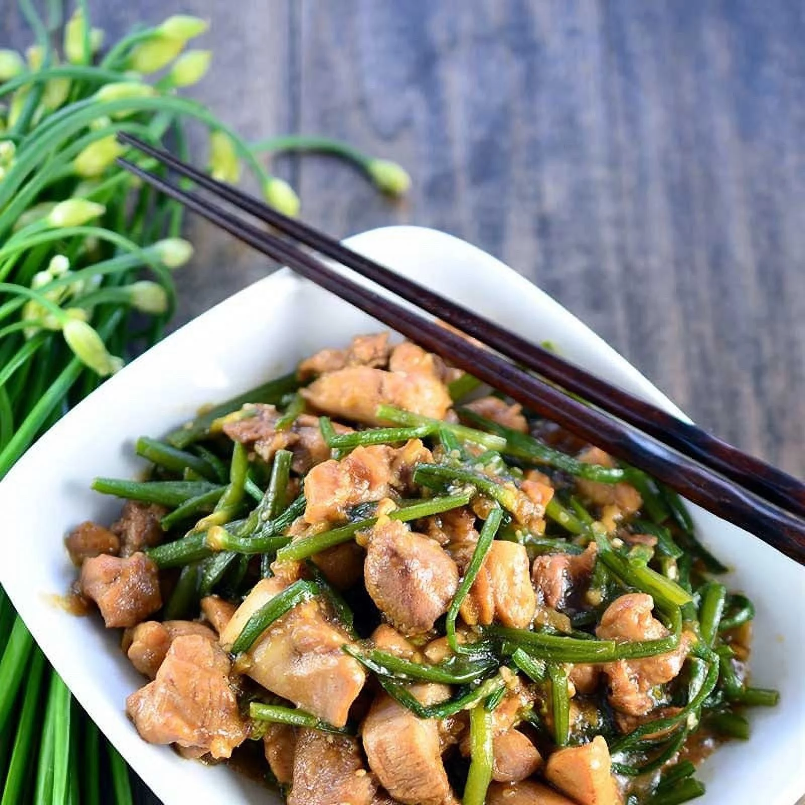 Chives Seeds - Garlic - 1 Ounce -  Herb Seeds,  Heirloom Seed  Easy to Grow & Maintain, Edible, Container Garden