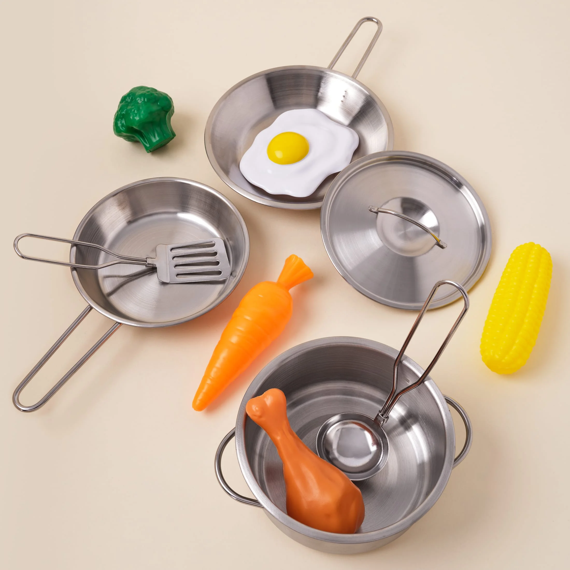 KidKraft Deluxe Cookware Metal Play Set with 11 Pieces of Play Food