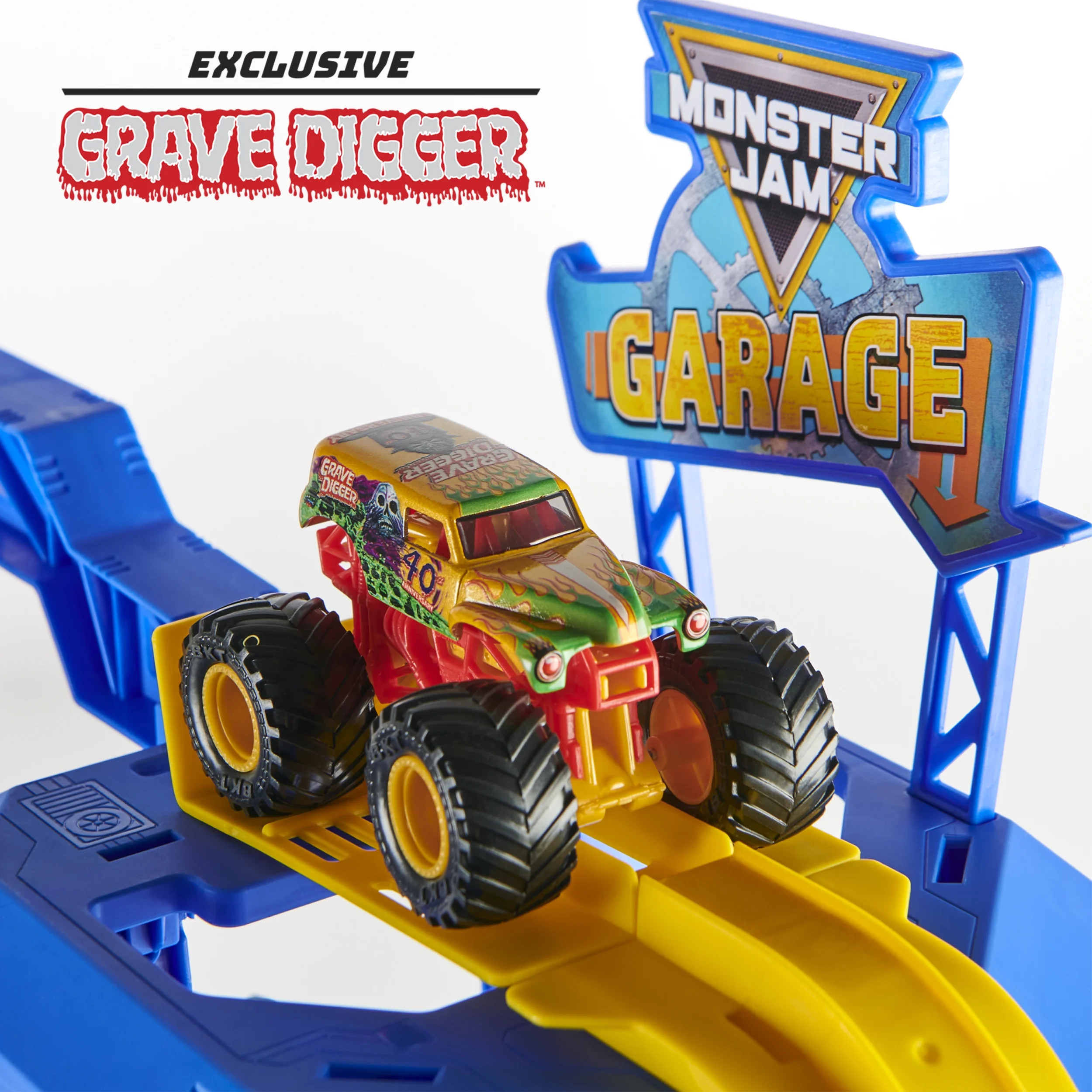 Monster Jam Garage and Storage with Exclusive Grave Digger Monster Truck, Lights & Sounds, Kids Motor Vehicle Playset for Boys and Girls Ages 3 and up