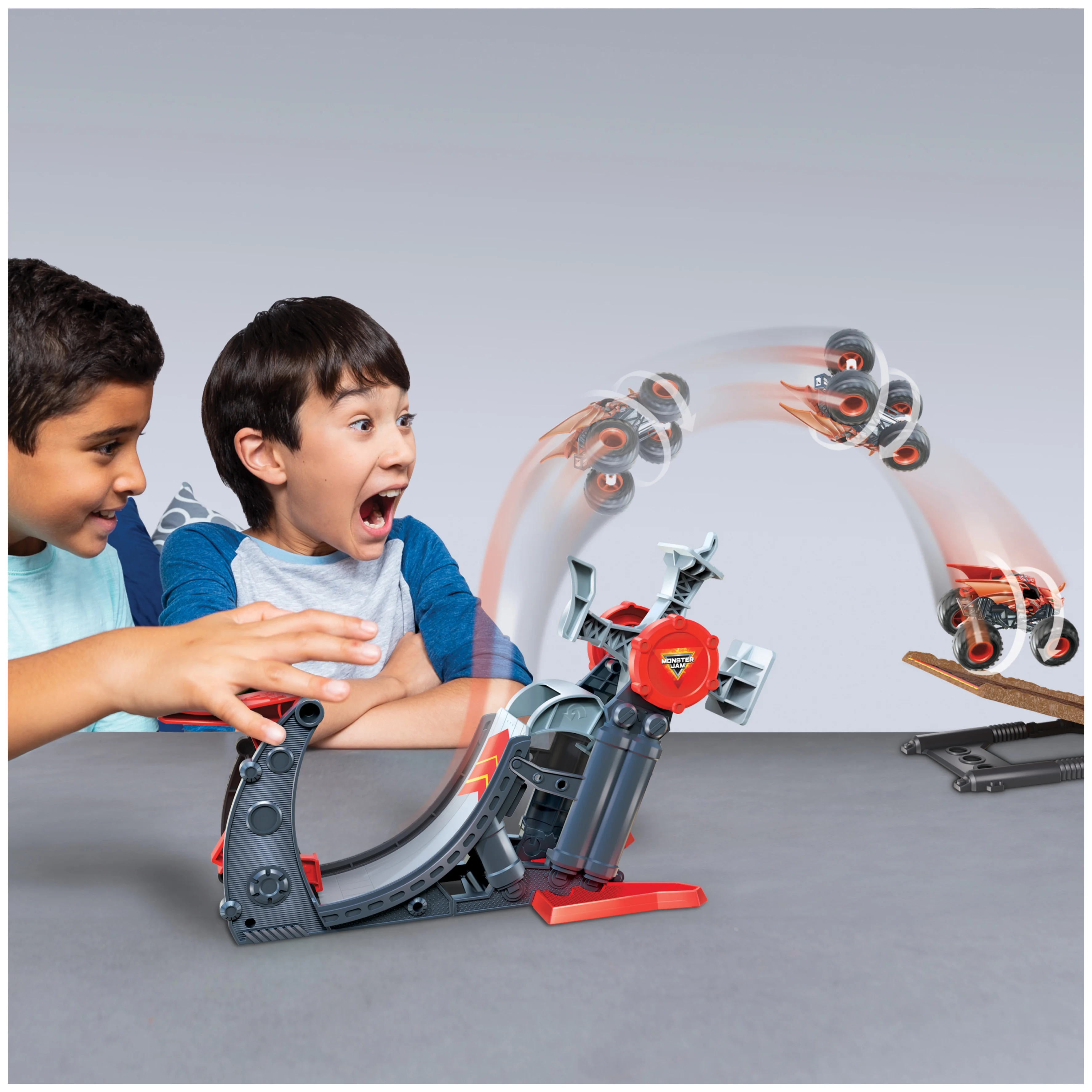Monster Jam, Official Bakugan Dragonoid Stunt Dial Playset with Exclusive 1:64 Scale Dragonoid Die-Cast Monster Truck