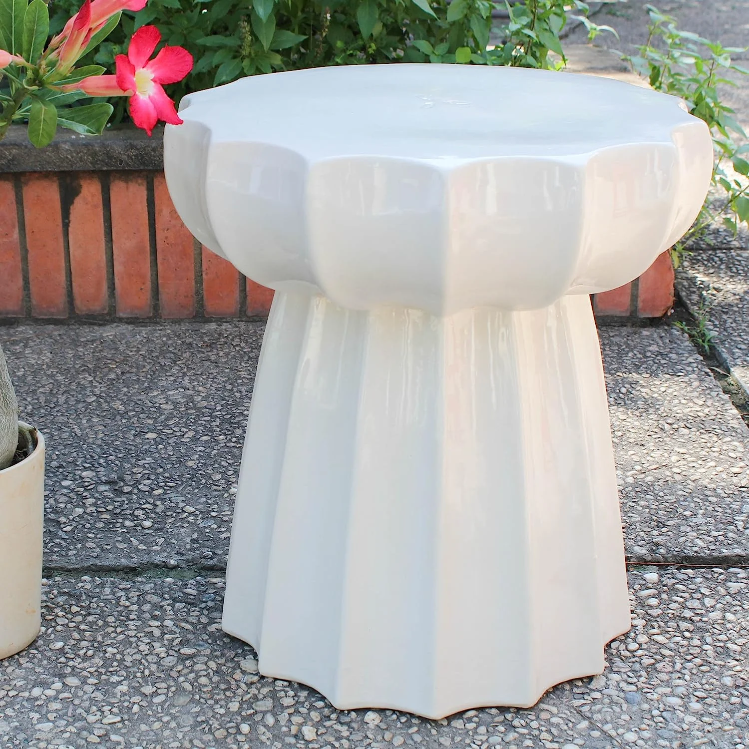 YFENGBO Piece Antique White Round Scalloped Ceramic Garden Stool  White/Off-White