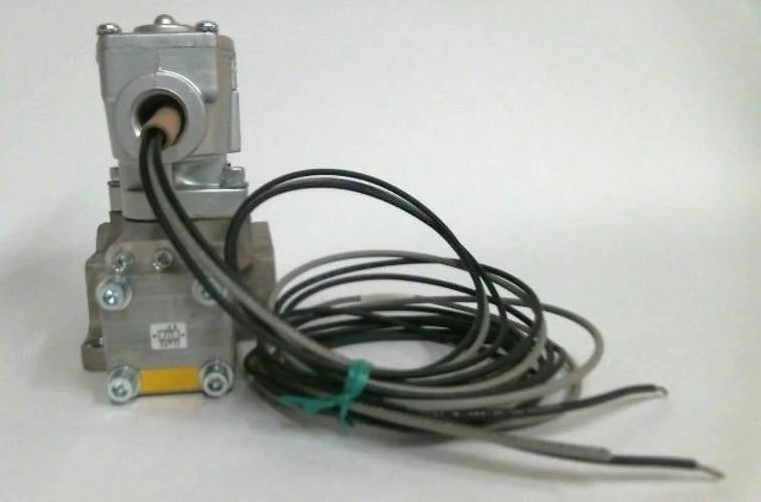 Parker L70054002 Single Solenoid NEW Inline Valve Assembly 140 PSI NIB