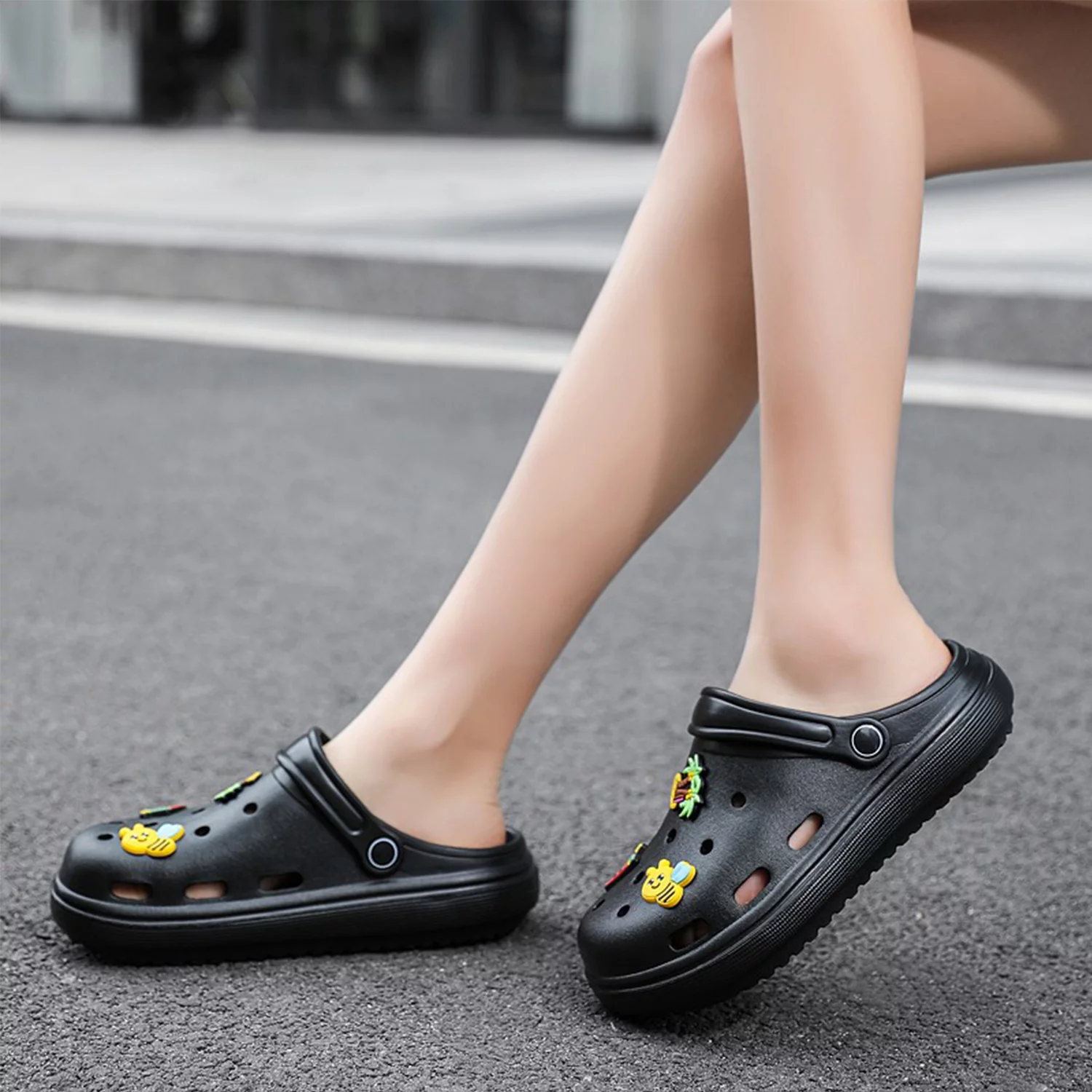 Women's Garden Clogs Shoes Ladies Breathable Non Slip Clogs Slippers Beach Sandals Clogs Mules Shoes