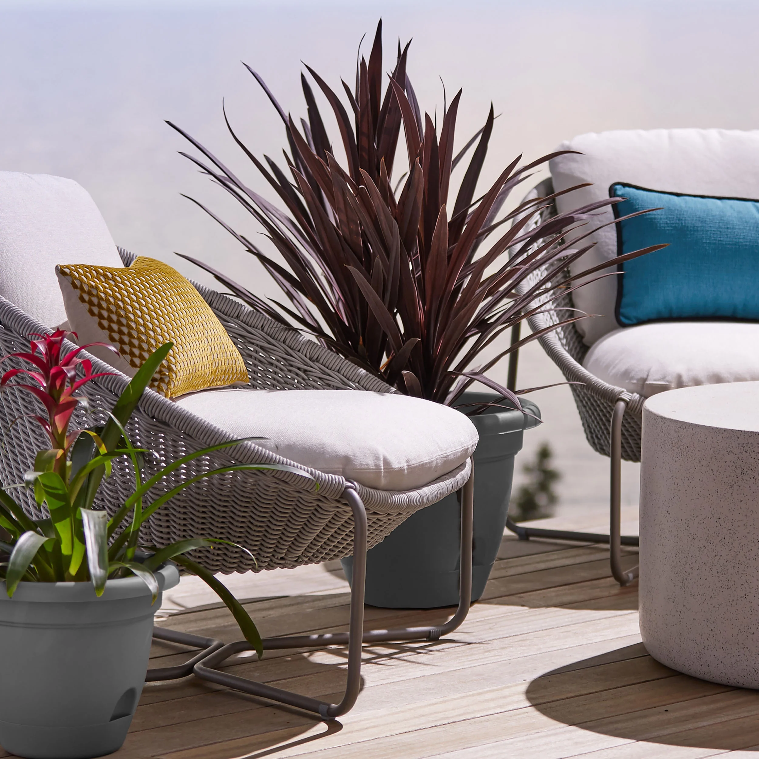 Bloem Lucca Self Watering Planter w/ Saucer 16 in. Charcoal