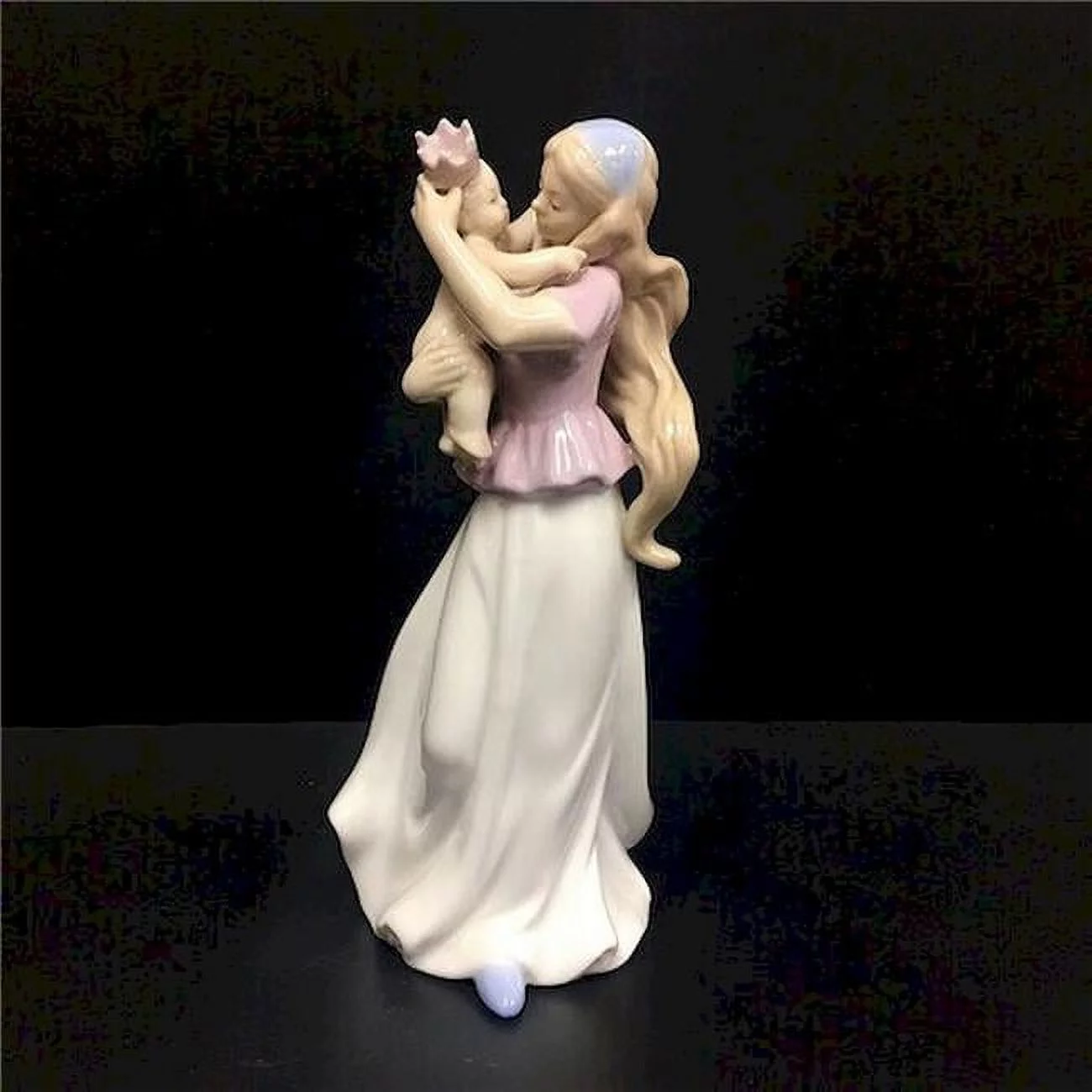 Mr. MJs HO-LA433-7-AA-AA069 H & Painted Lady with Baby Figurine