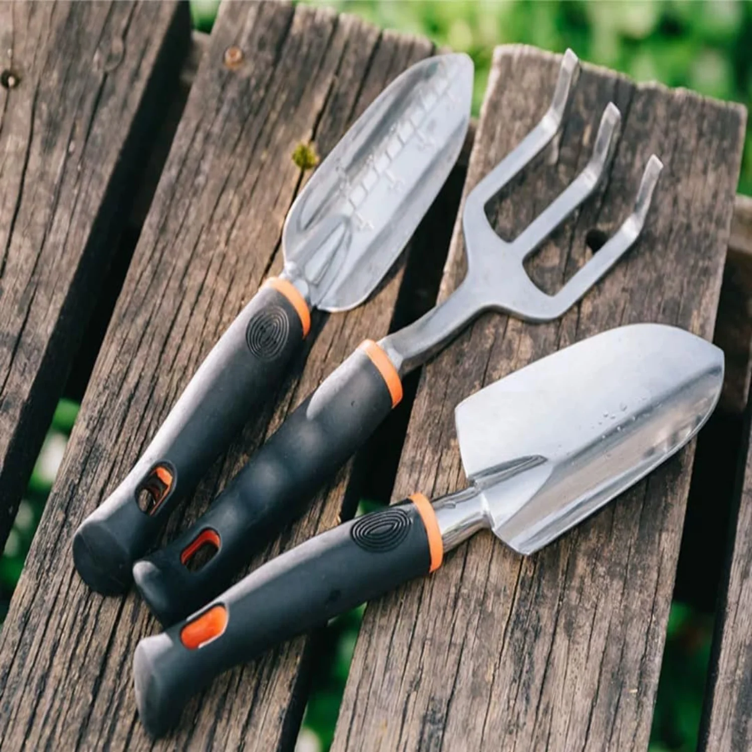 Easy  efficient weeding and precise  superior transplanting with this 3-Piece RuiPu Garden Gardening Tool Set. Comfortable  high-quality tools for digging in garden beds  perfect for any