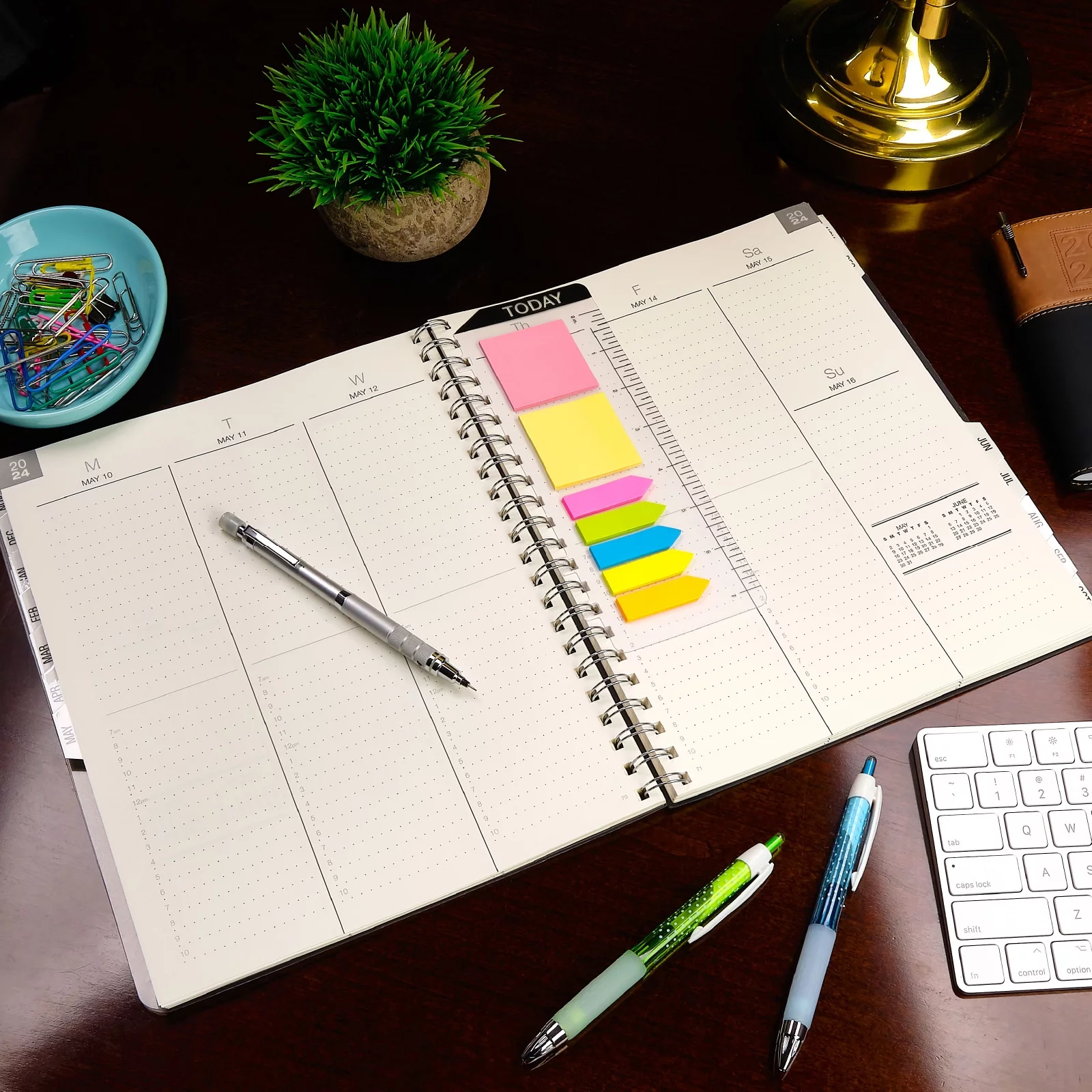 Essential Monthly & Weekly Planner 5