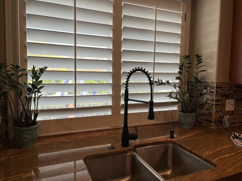 Flow Motion Activated Spring Neck Sprayer Kitchen Faucet in Oil Rubbed Bronze