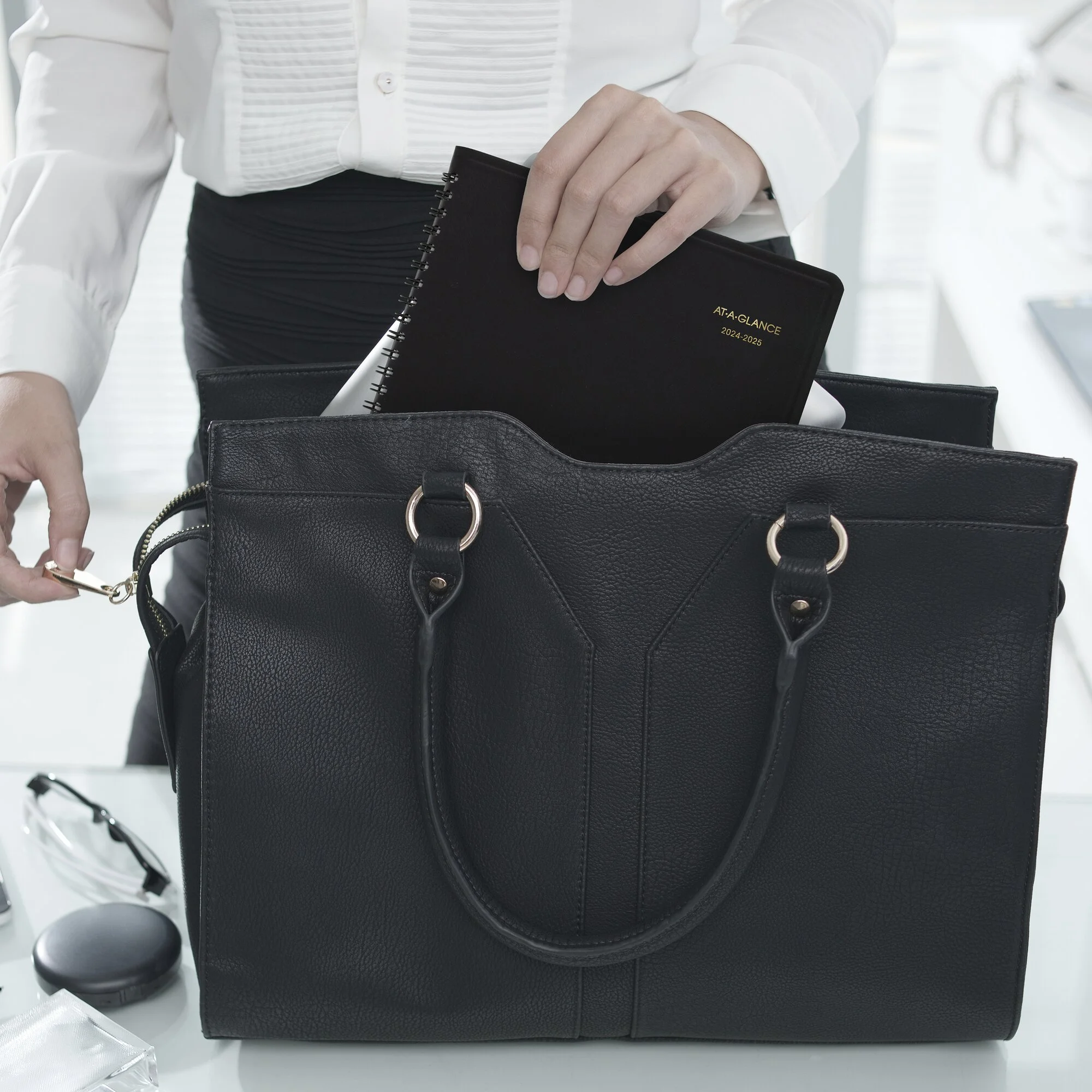 AT-A-GLANCE Academic 2024-2025 Monthly Planner Black Medium 7 x 8 34 - Academic