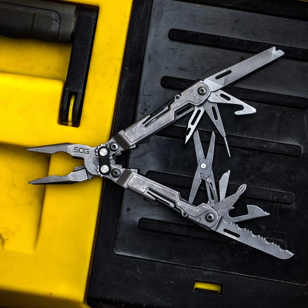 SOG Power Pint Multi-Tool