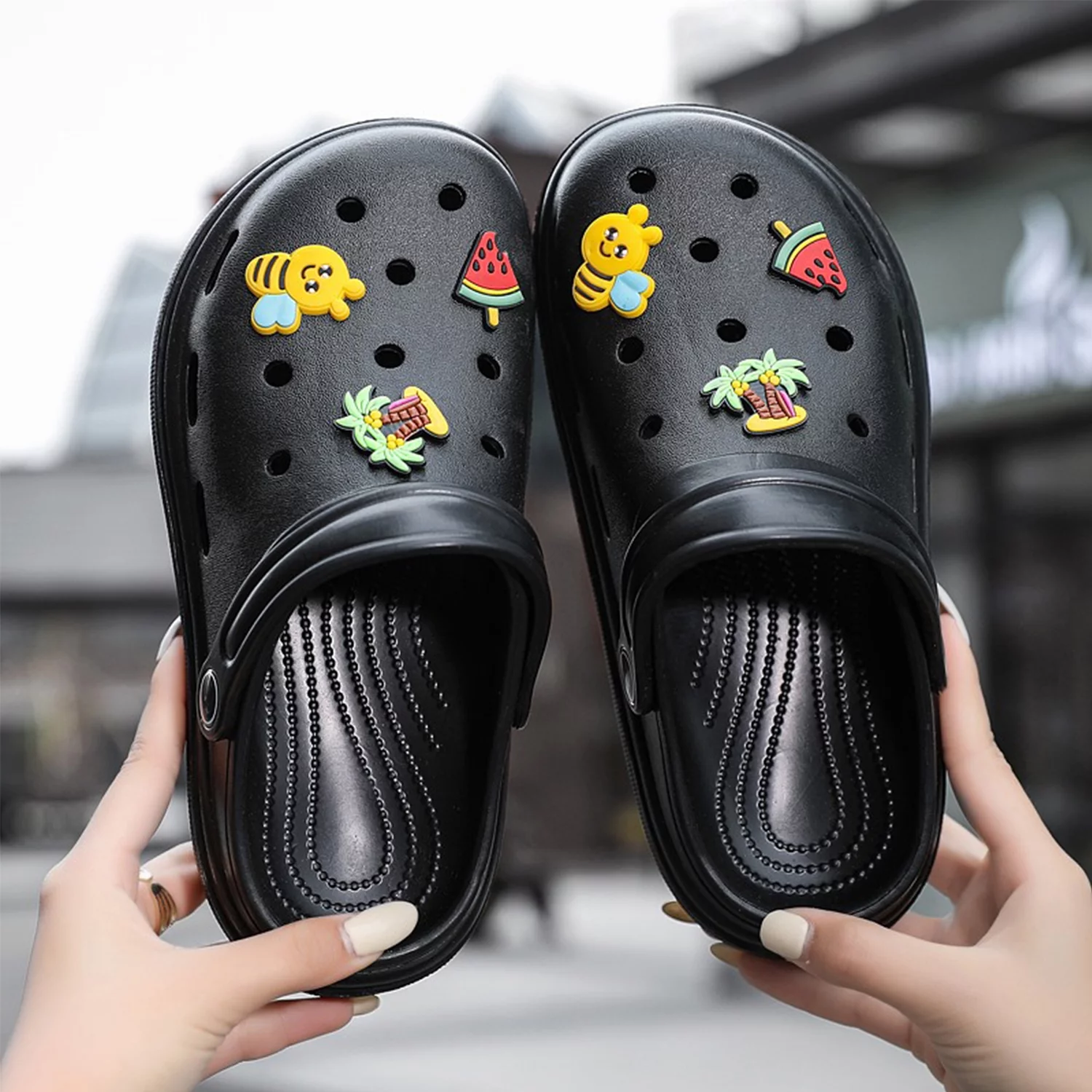 Women's Garden Clogs Shoes Ladies Breathable Non Slip Clogs Slippers Beach Sandals Clogs Mules Shoes