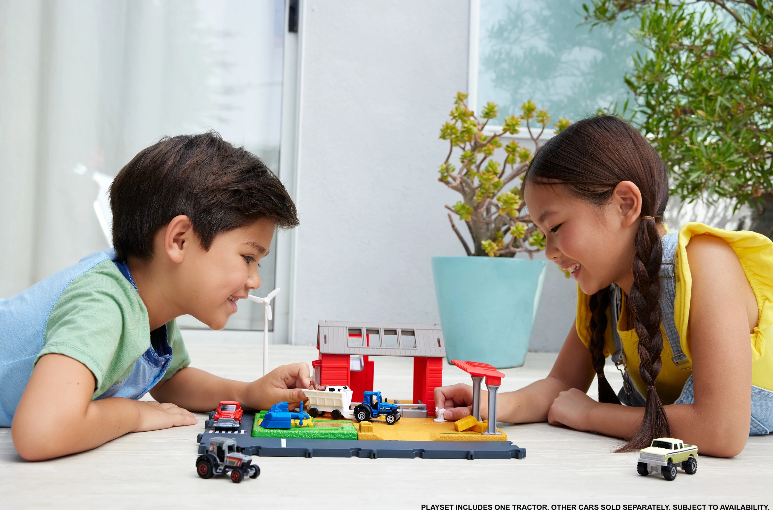 Matchbox Playset, Action Drivers Farm Adventure with 1:64 Scale Tractor & 6 Accessories