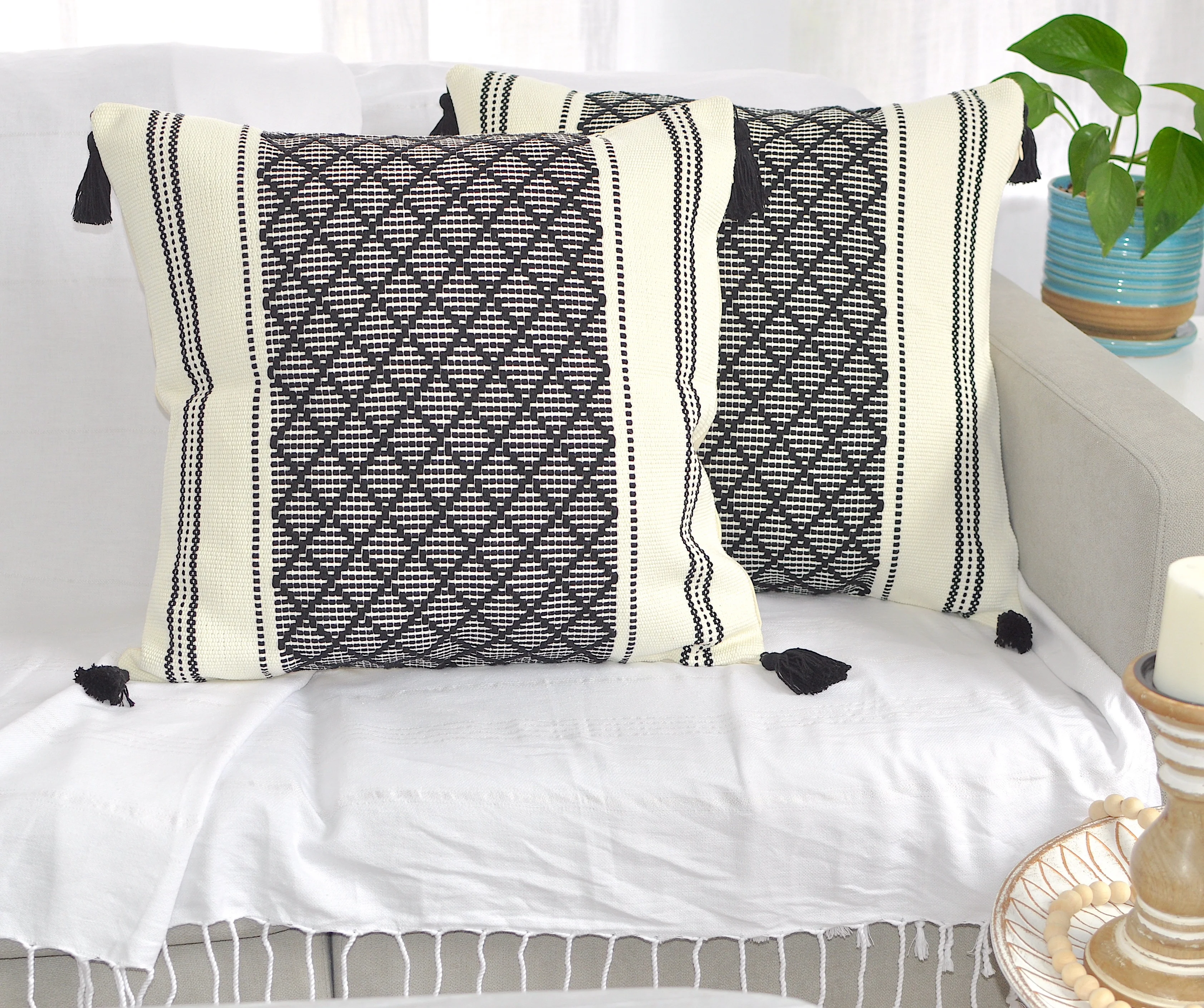 Boho Throw Pillow Covers with Tassels & Plaid Pattern, 20x20 Inches, Black and White (Set of 2)| Decorative Checkered Cushion Covers for Living room Couch Sofa/ Farmhouse Accent Woven Pillow Cases