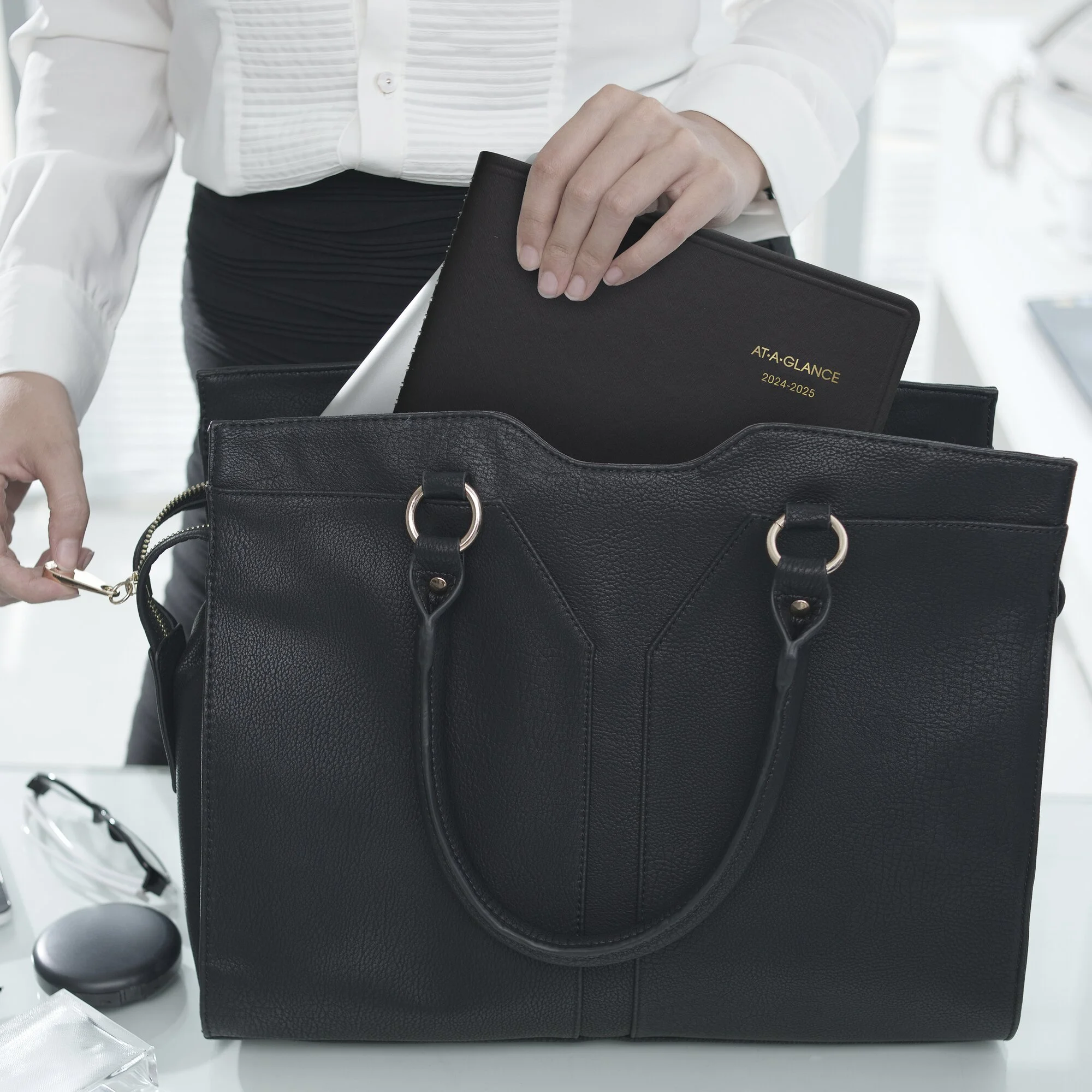 AT-A-GLANCE Academic 2024-2025 Weekly Appointment Book Planner Black Large 8 14