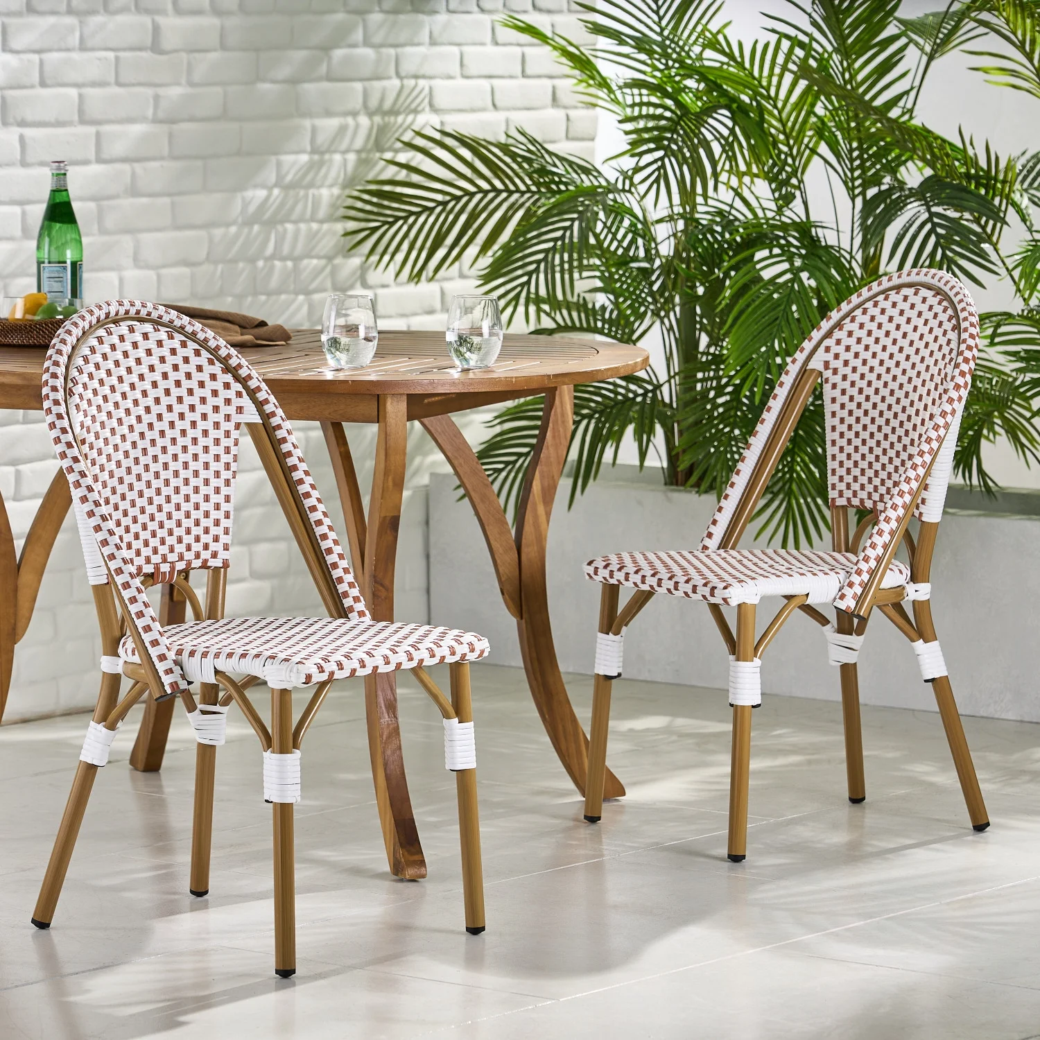 Stylish and Elegant French Bistro Chair with Intricate Design  Durable Construction  and All-Weather Performance  Ideal for Indoor and Outdoor Settings  Providing Comfortable Seating for