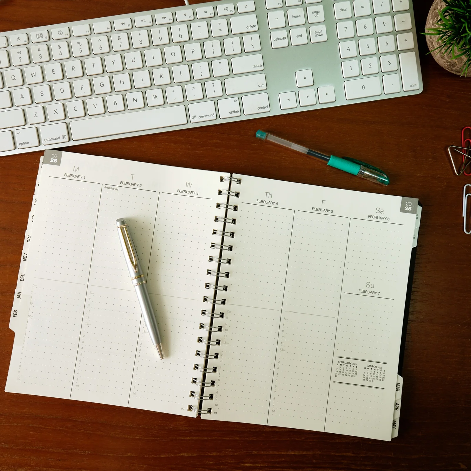 Essential Monthly & Weekly Planner 7