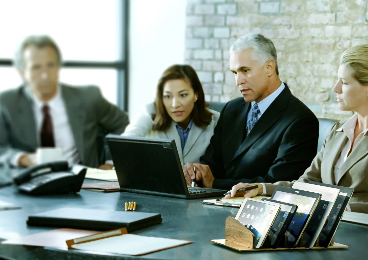 prosumer's choice bamboo mobile charging station w/ cable cubby