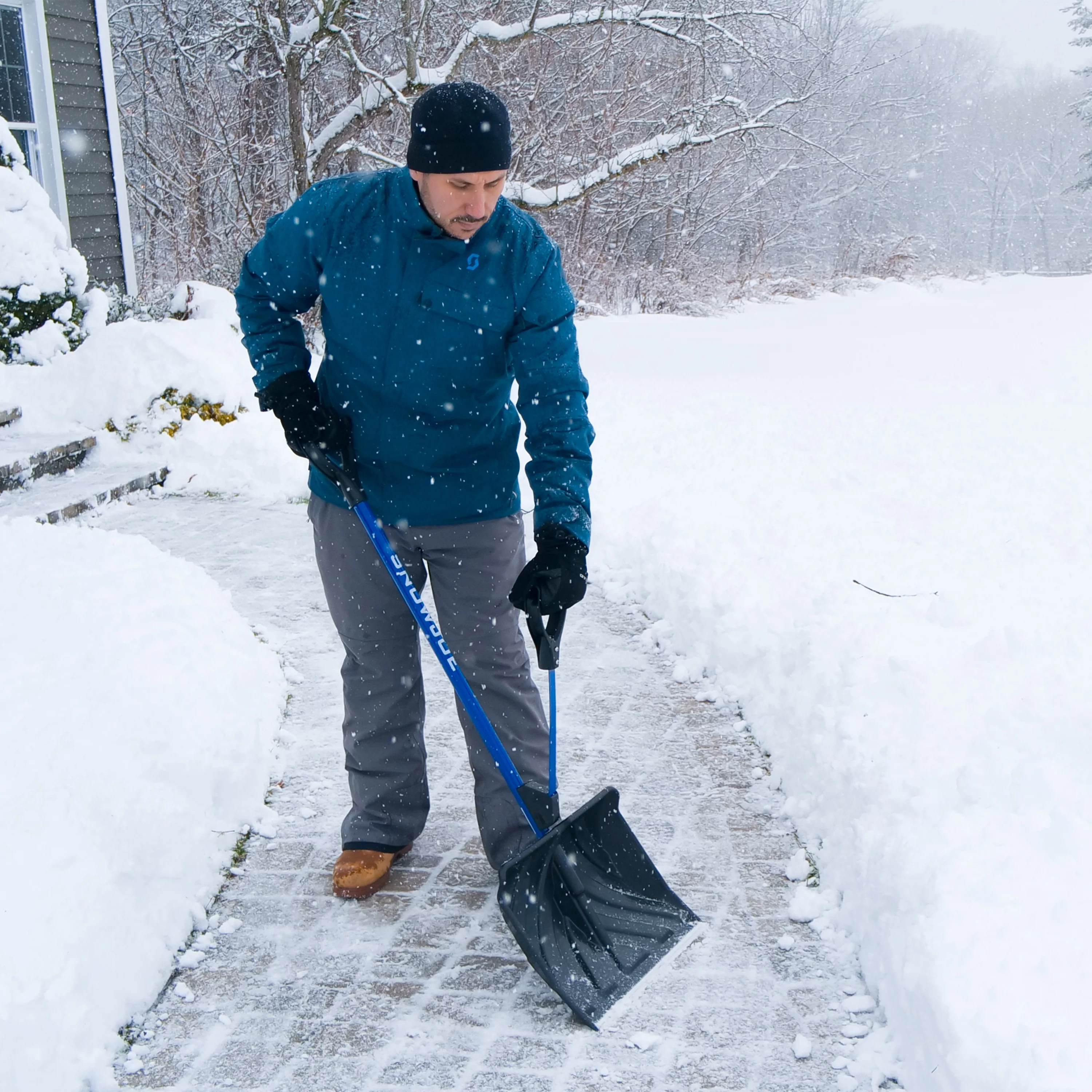 Snow Joe Shovelution Strain-Reducing Snow Shovel, 18-in Poly Blade