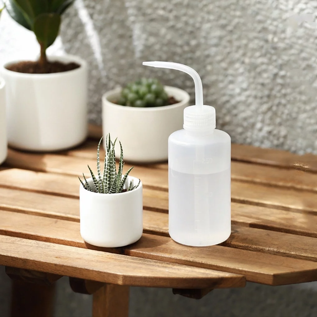 Squeeze Watering Device Plastic Flower Wash Bottle Garden Plant Irrigation Tool, 500ml