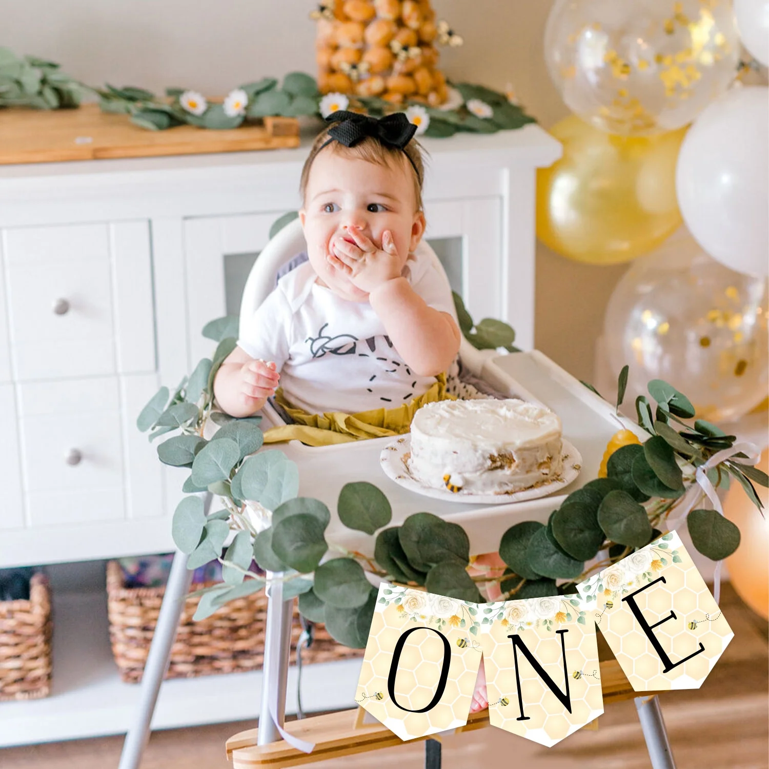 Bee Theme High Chair Banner - Happy 1st Bee Day Birthday Banner, Bumblebee Themed 1st Birthday Party Decorations, Honey Bee First Birthday Supplies for Boys and Girls