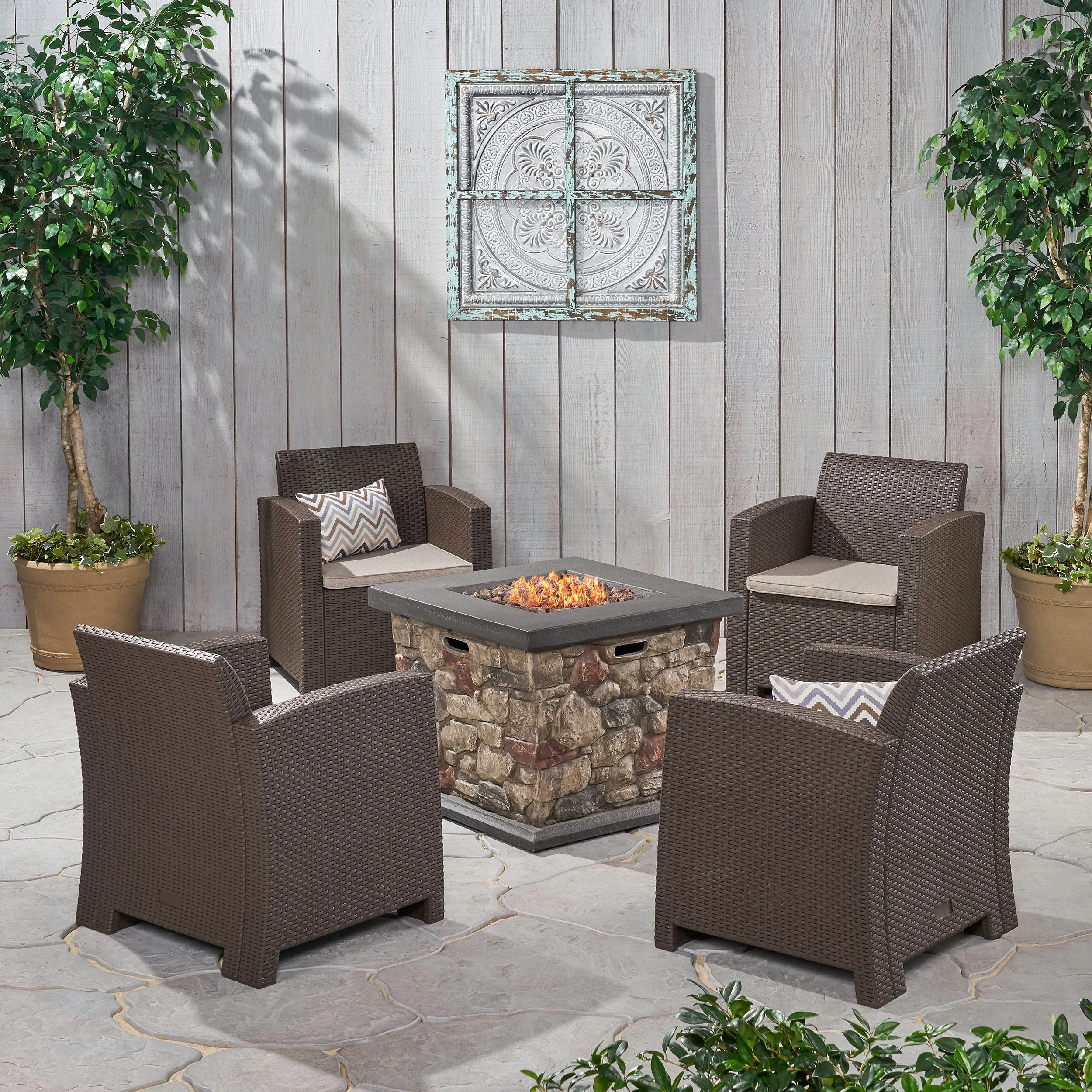 Maggie Outdoor Chat Set With Fire Pit