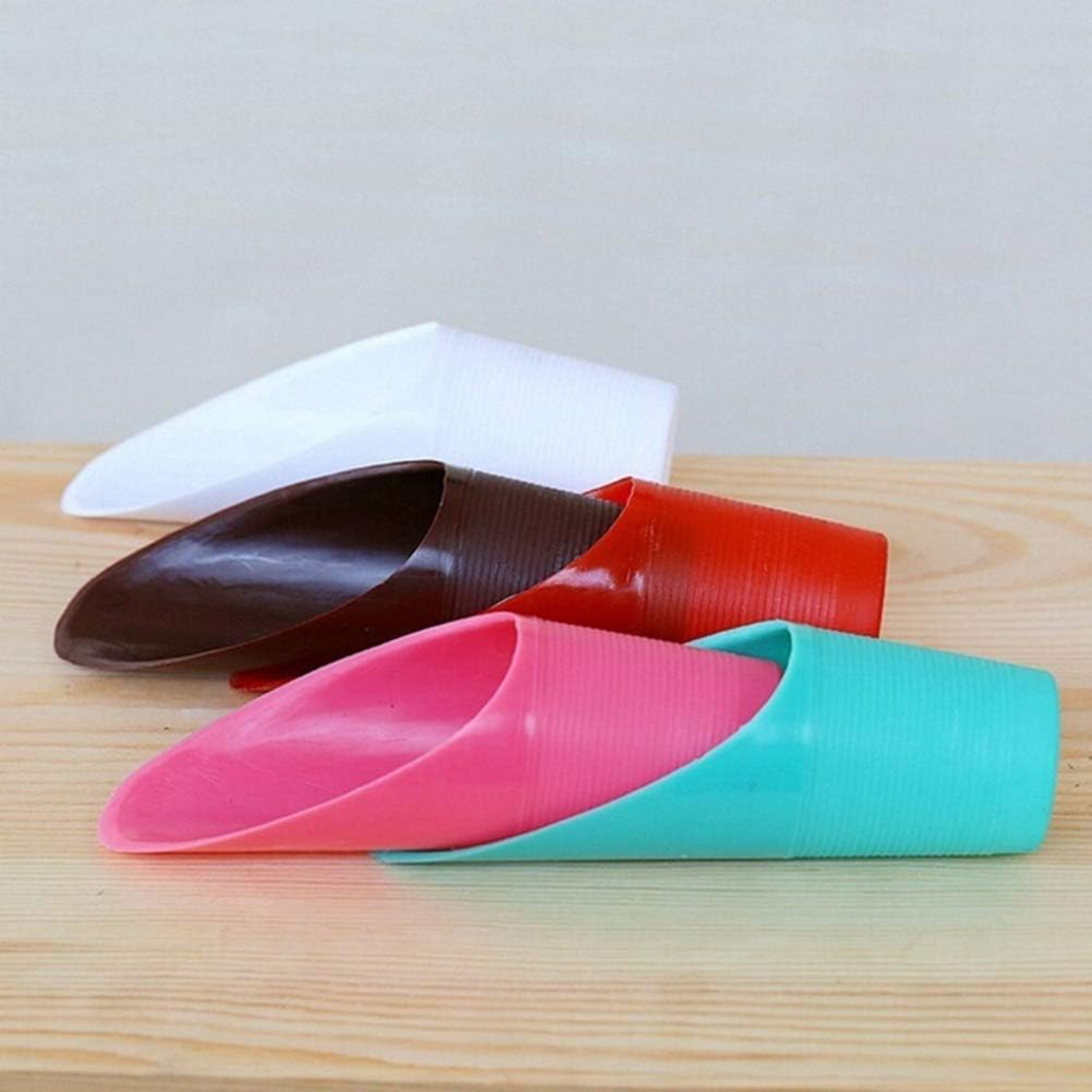 Random Color 10 Pcs Plastic Cylinder Scoop Shovel Soil Spade Hand Potting Cup Succulent Planting Garden Tools for Potted Plants