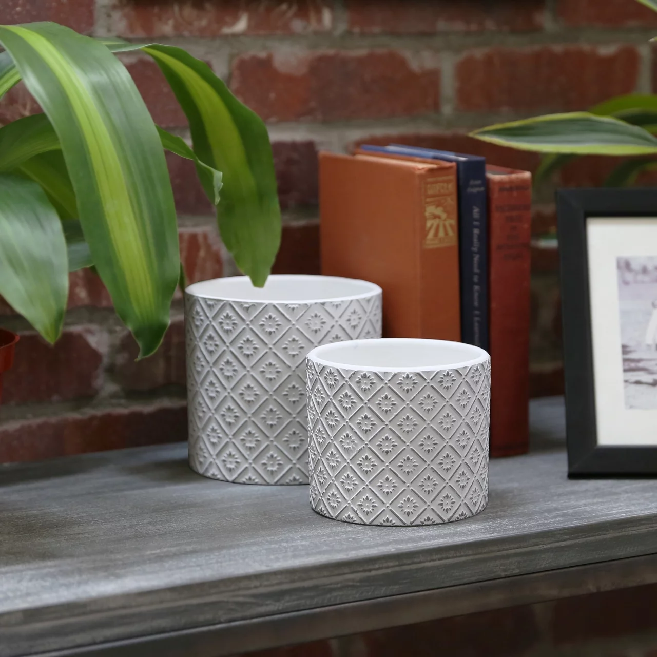 Urban Trends Collection Ceramic Cylindrical Pot with Embossed Design Body, Set of 2