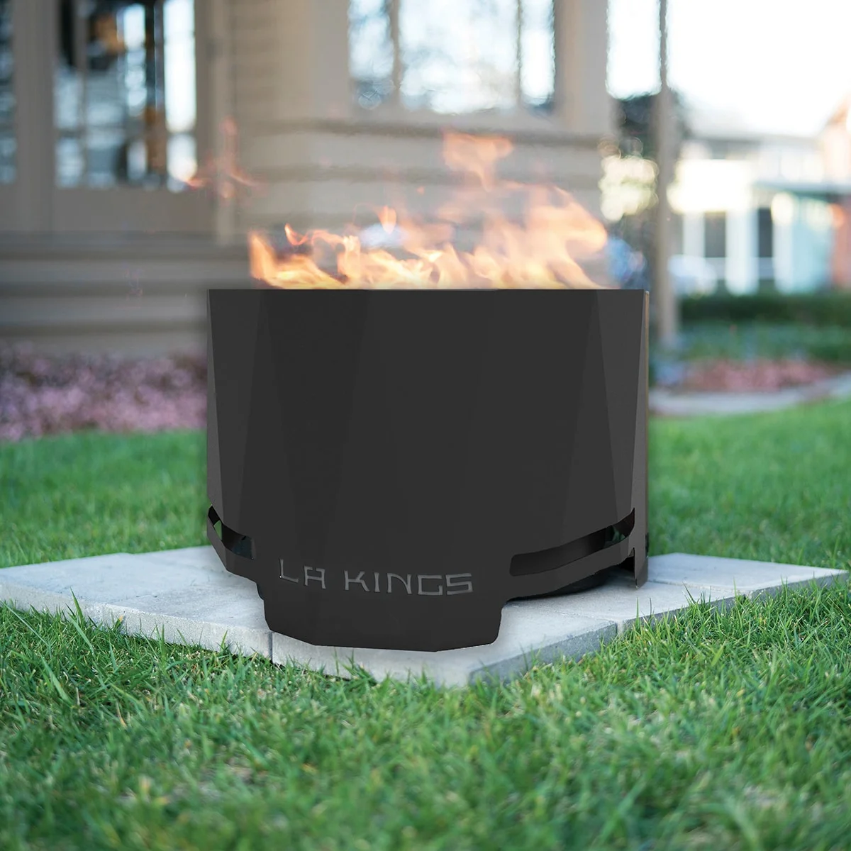 Los Angeles Kings 23.9'' The Peak Smokeless Patio Fire Pit