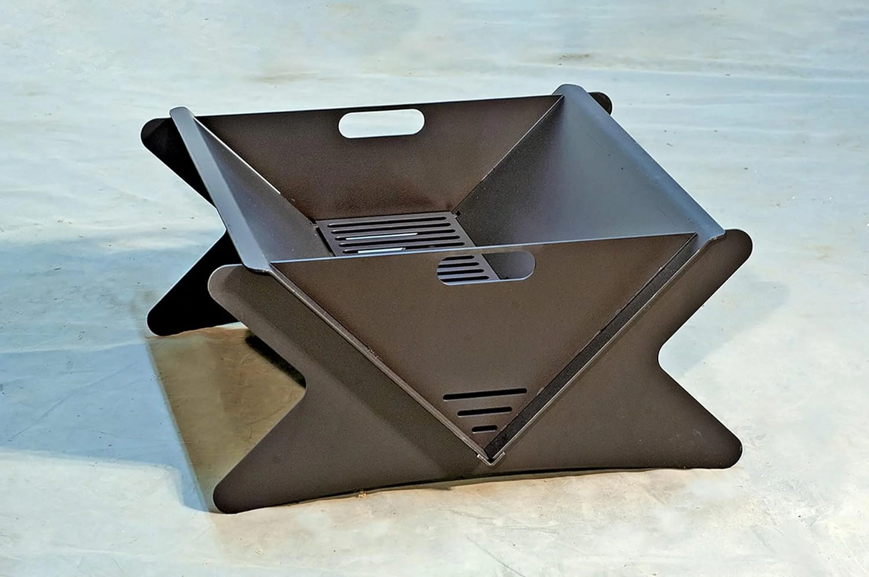 Elegant Gauge Steel Portable Fire Pit