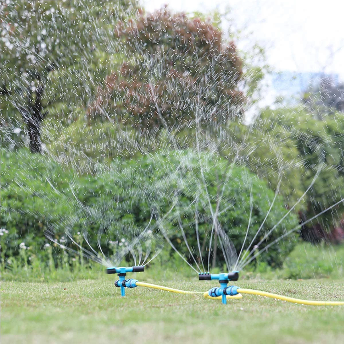 Garden Sprinkler ,360°Automatic Rotating Adjustable Lawn Sprinklers , Easy Hose Connection Spike Base Gardening Watering System