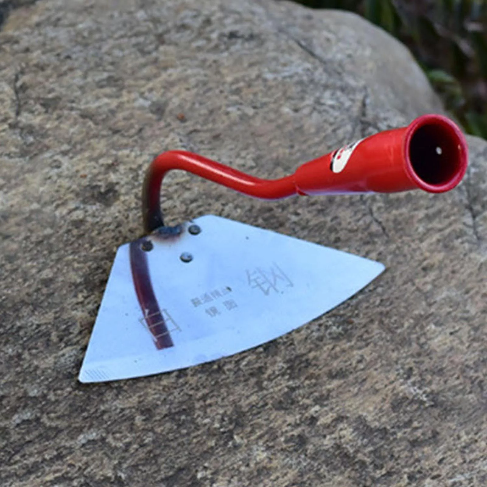 Hoe Garden Tool Gardening Hand Tool Garden Hoe Steel Durable for Weeding Loose Triangle Red