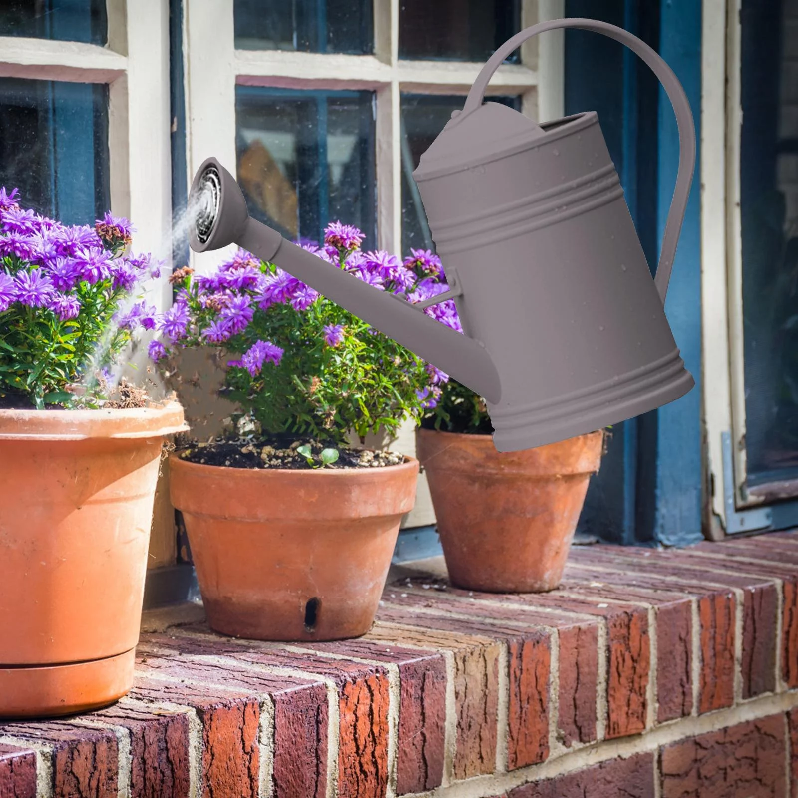 Watering Can Garden Tools Large Capacity Farm Sprinkler Head , Taupe Brown