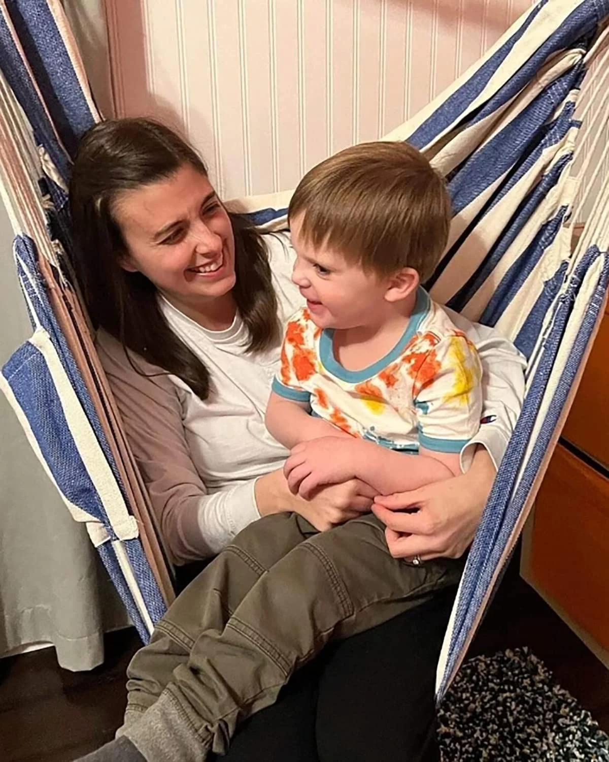 Hammock Chair Swing (500 lbs Max) - Hanging Hammock Chair Rope Swing Indoor for Bedroom, Outdoor, Patio, Bedroom, Porch, Deck - Sturdy Steel Bar with Anti-Slip Safety Rings