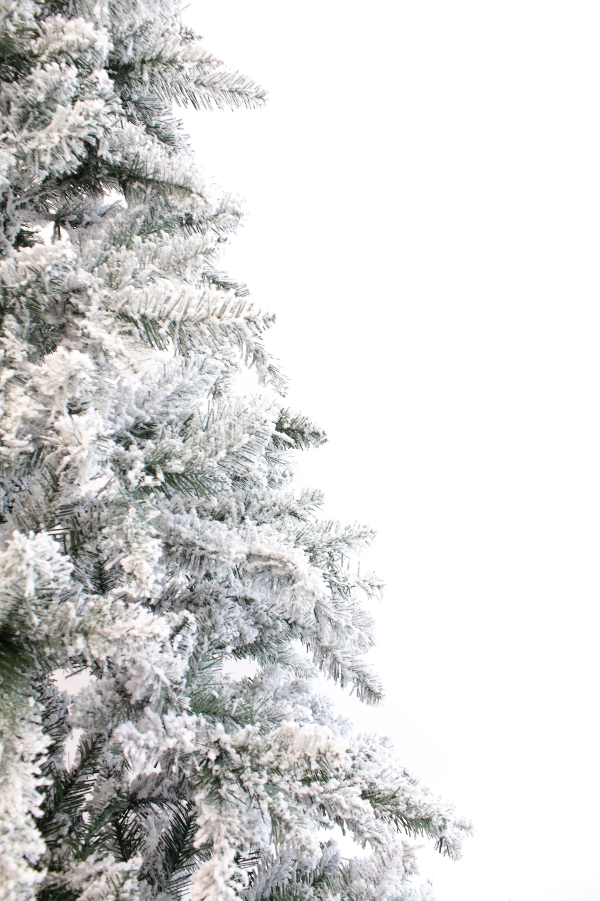 Perfect Holiday 7.5ft Alpine Spruce Artifical Christmas Tree Snow Flocked