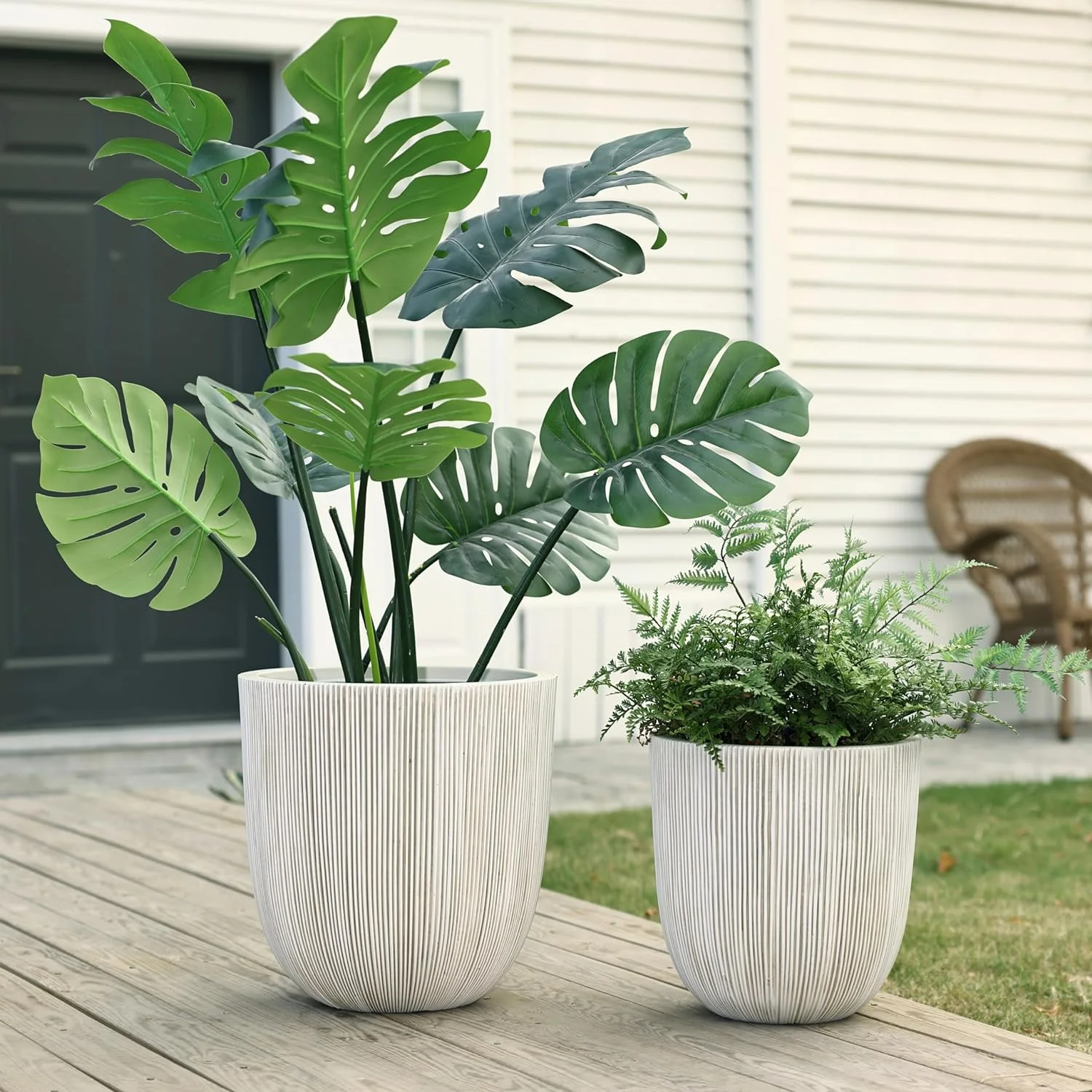 LuxenHome 2-Piece Tapered Round Plastic Planters Set Classic Plant Pot for Decorative Container Garden Patio, Modern Decor for Succulents, Flowers, Mediterranean Beige