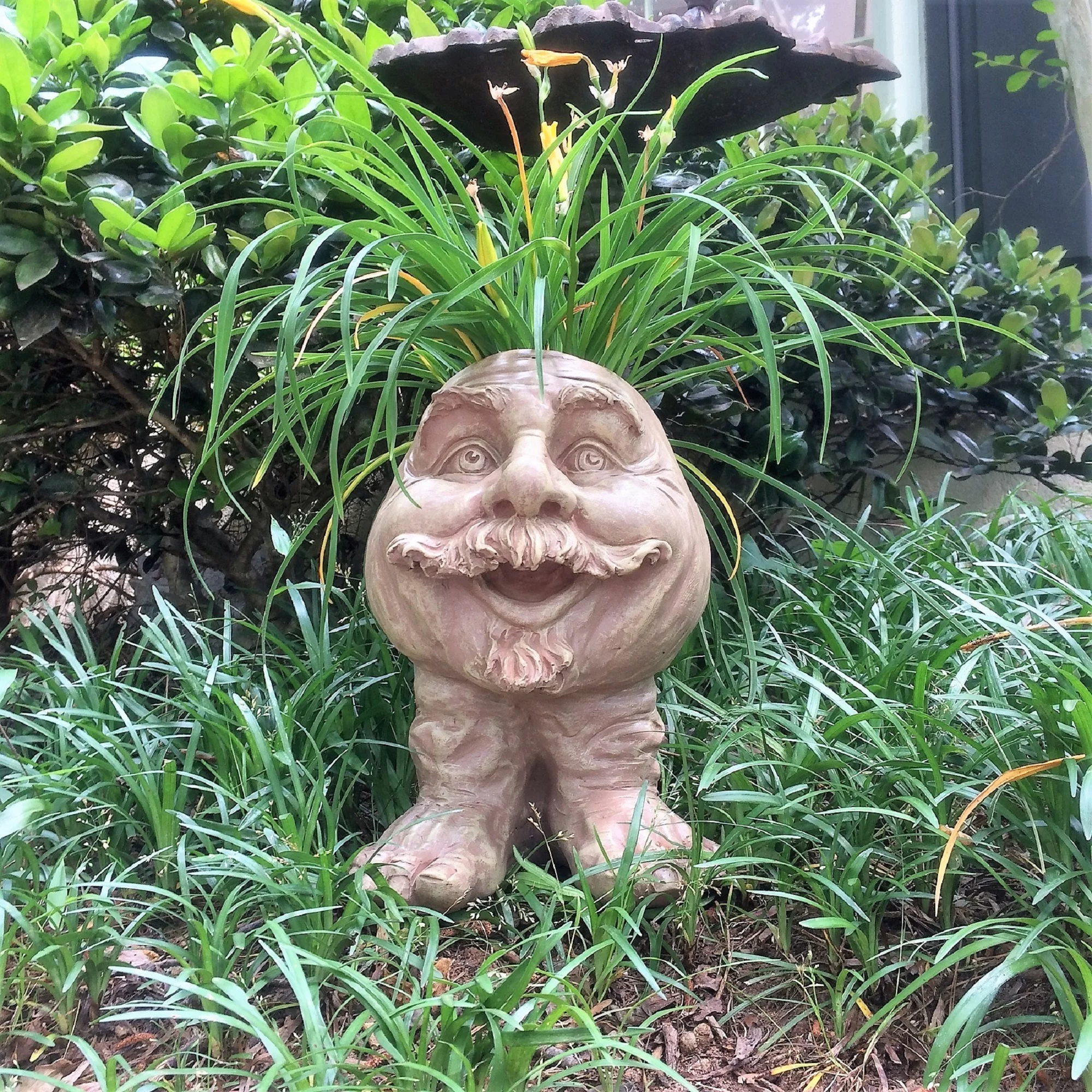 Homestyles Stone Wash Uncle Nate & Aunt Minnie the Muggly Face Humorous Statue Planter Pot