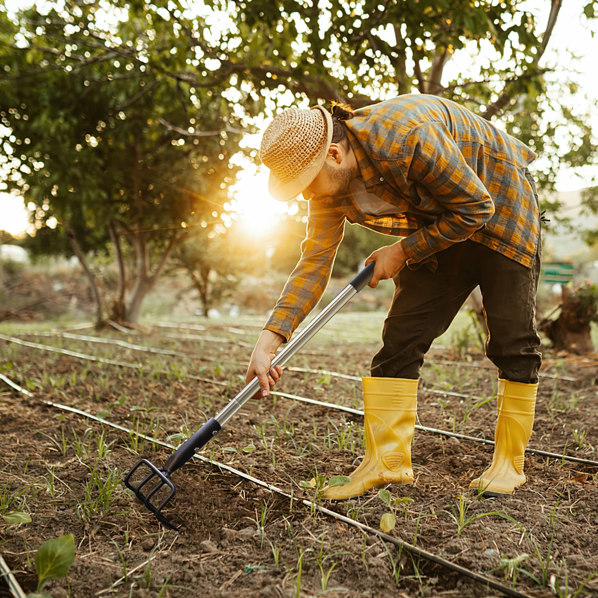 BARAYSTUS Garden Cultivator 4-Teeth Rake with Telescopic Handle and Soft Handle Cover