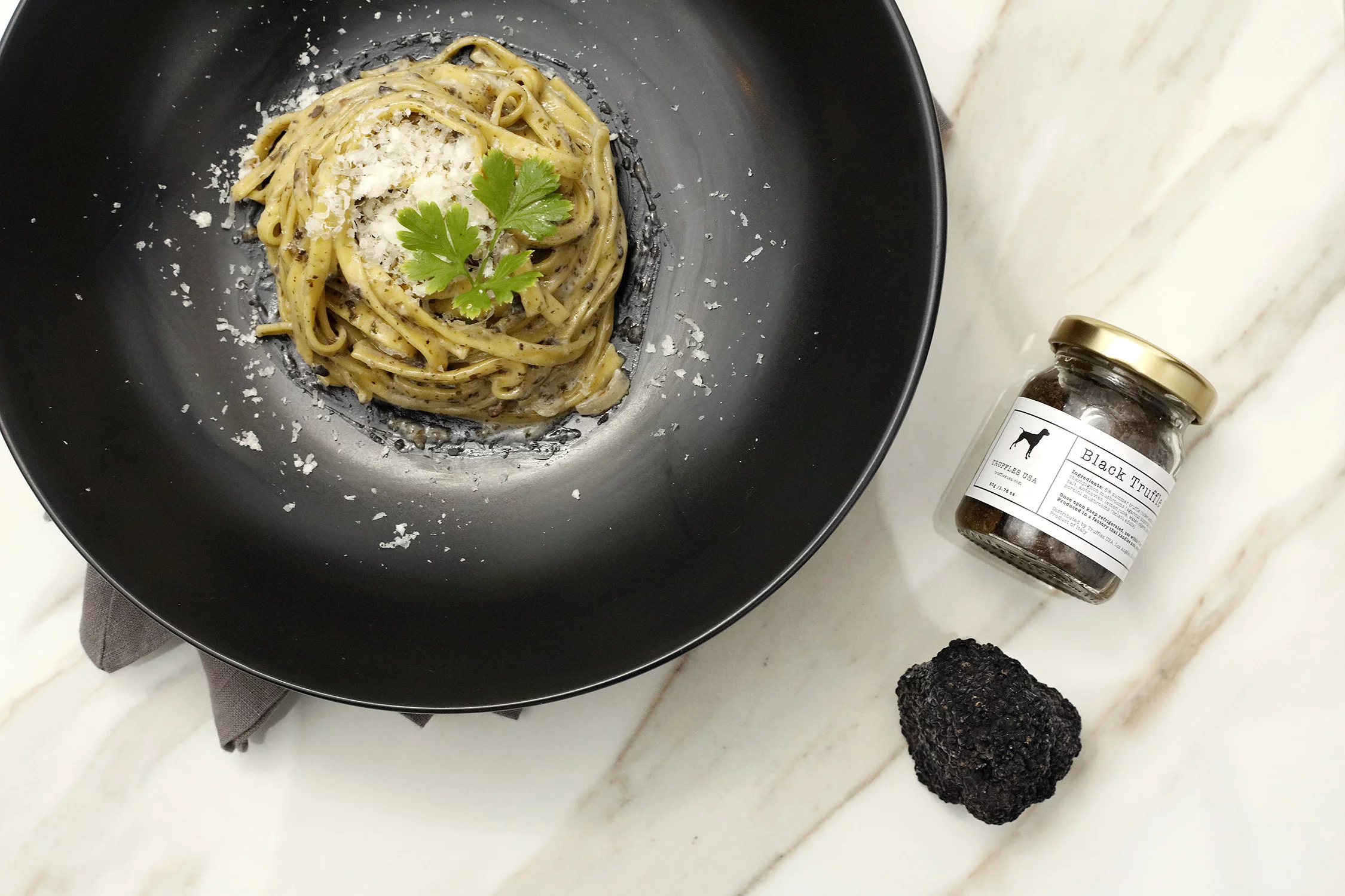 TRUFFLES USA Black Truffle Sauce 2.82 oz Jar Product of Italy